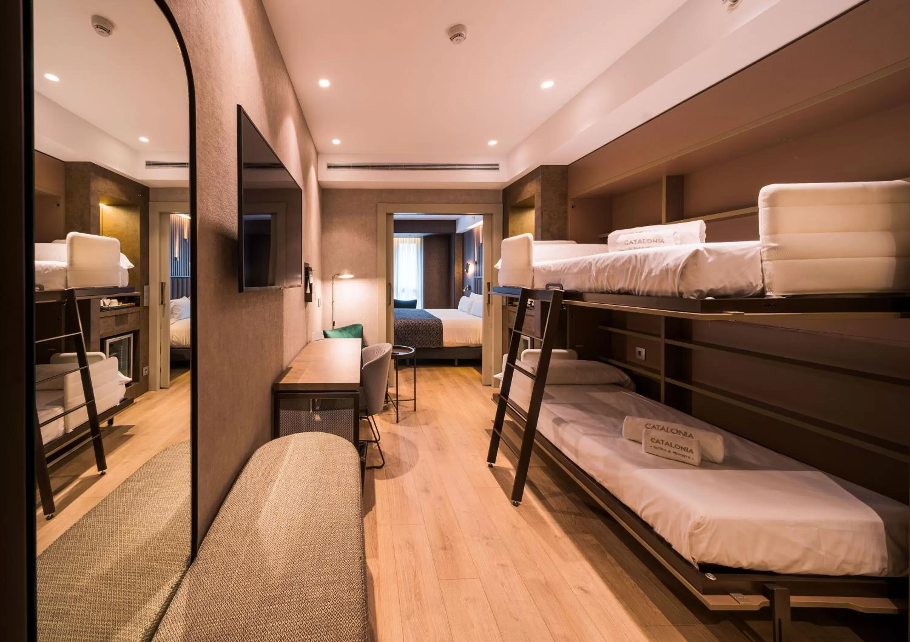 Photo of the whole room, Bed in Catalonia Gran Vía Bilbao