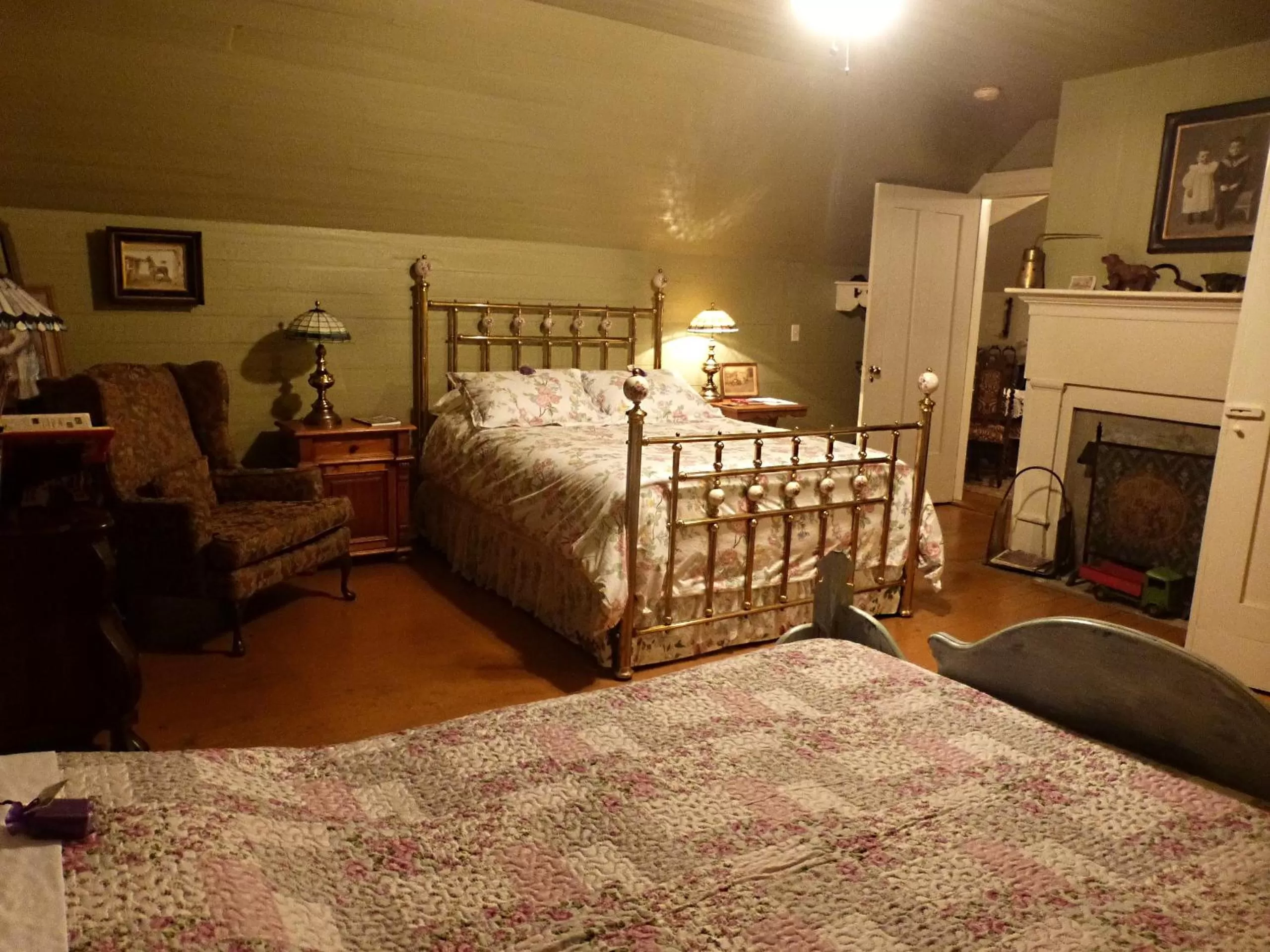 Photo of the whole room, Bed in Mulberry Lavender Farm and B&B
