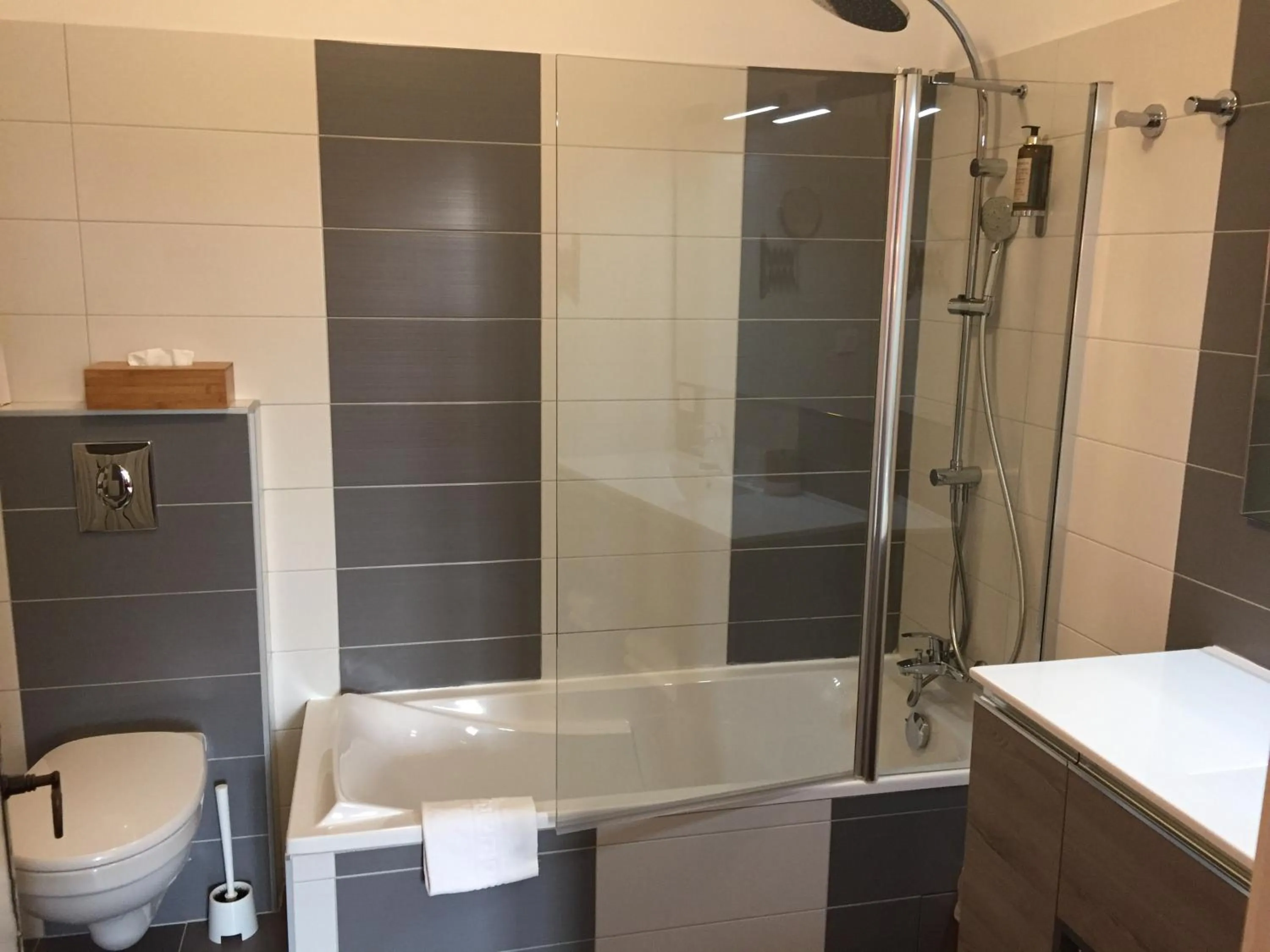 Photo of the whole room in Hotel Du Pont Vieux