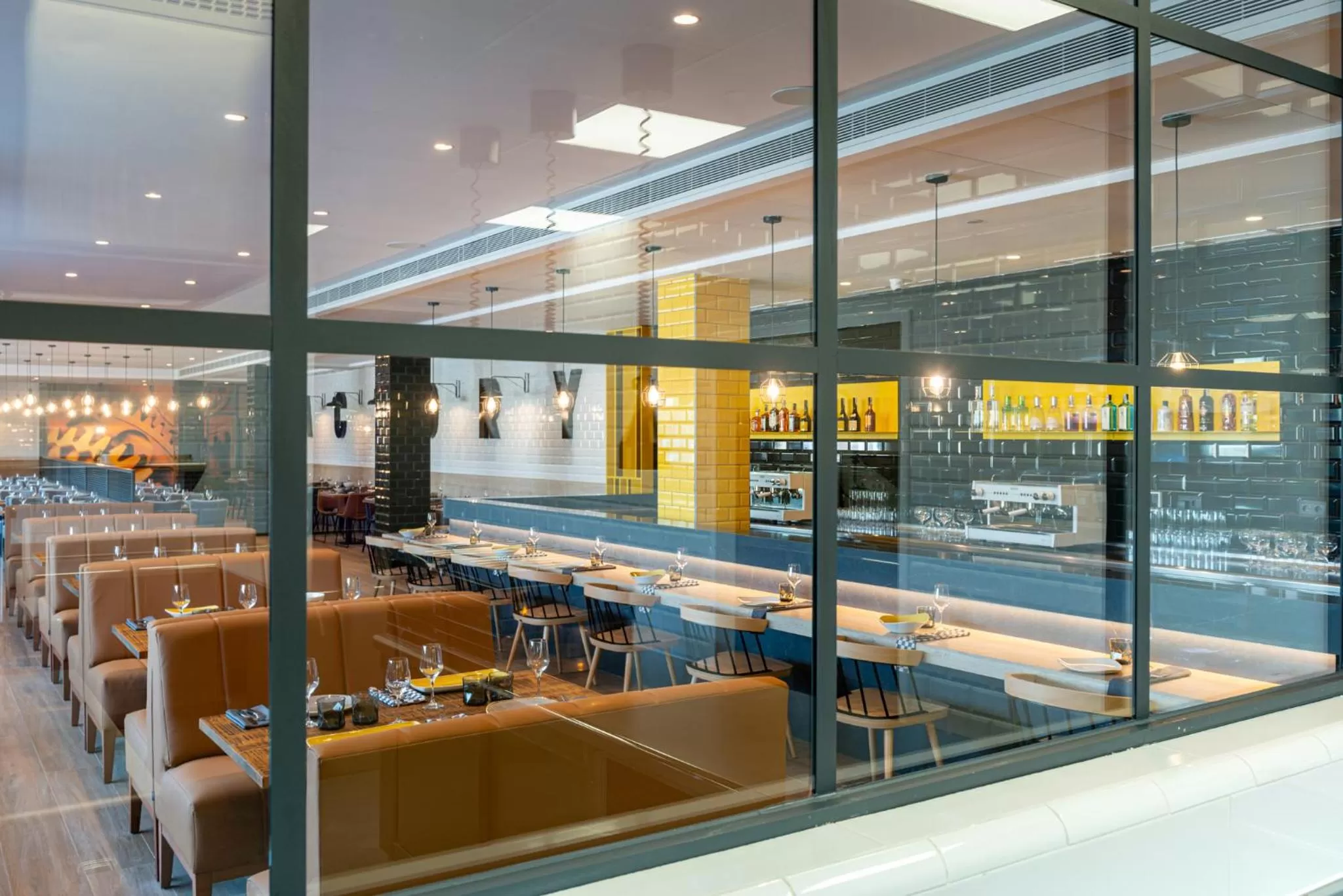 Restaurant/places to eat in L'Azure Hotel 4* Sup