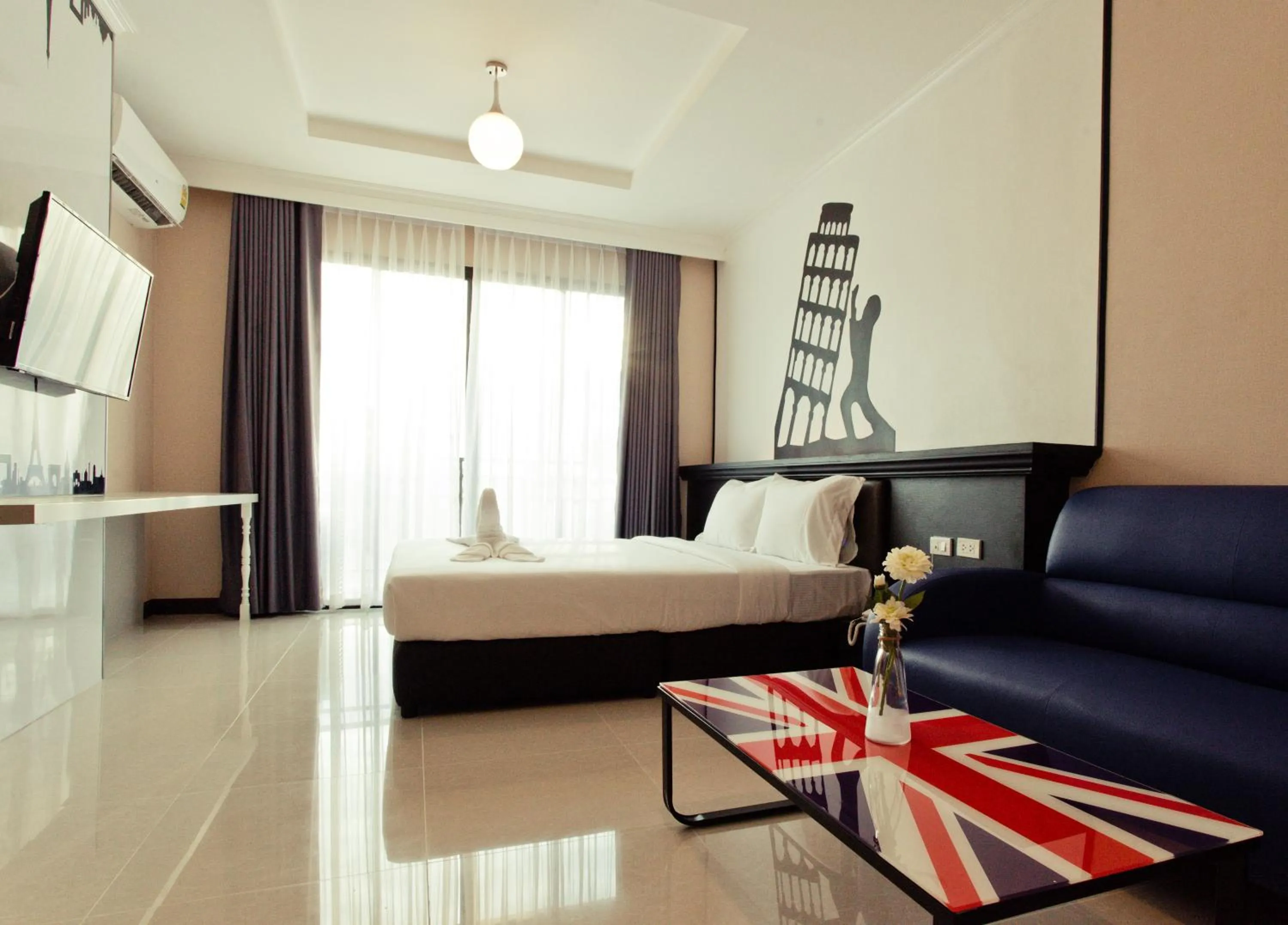 Photo of the whole room, Bed in The Proud Hotel