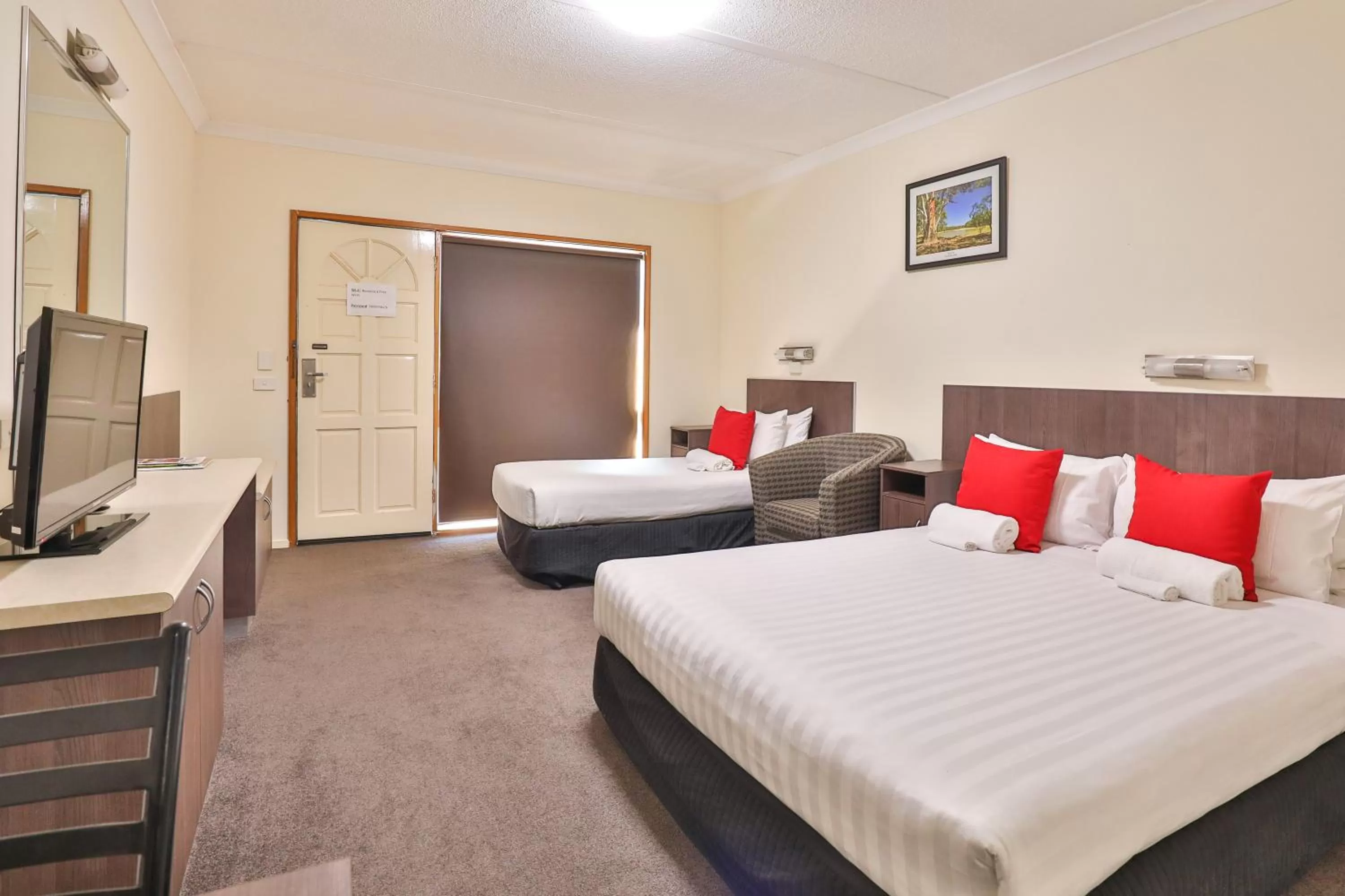 Photo of the whole room, Bed in Boulevard Motor Inn Mildura