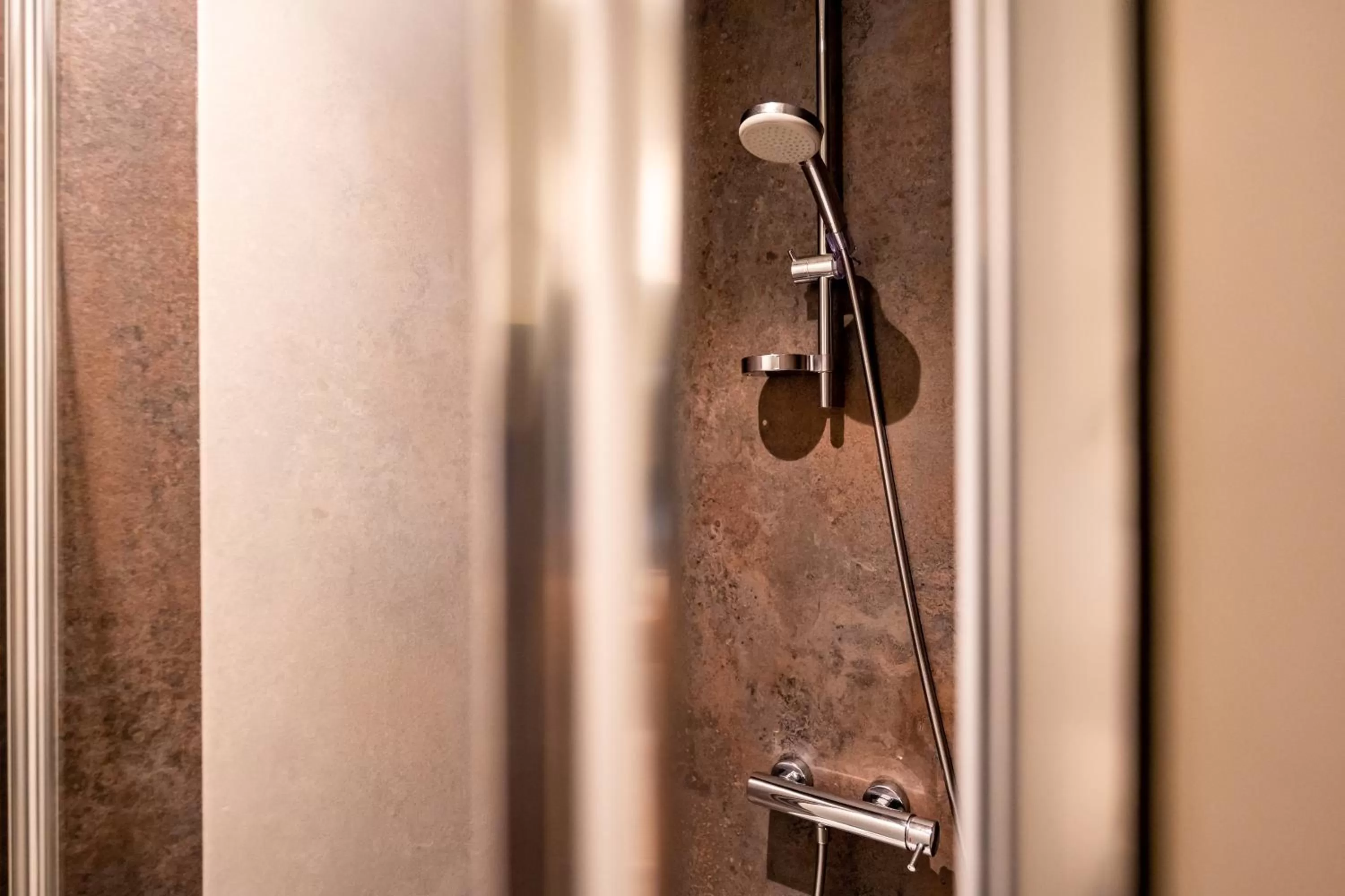 Shower in Hotel Central