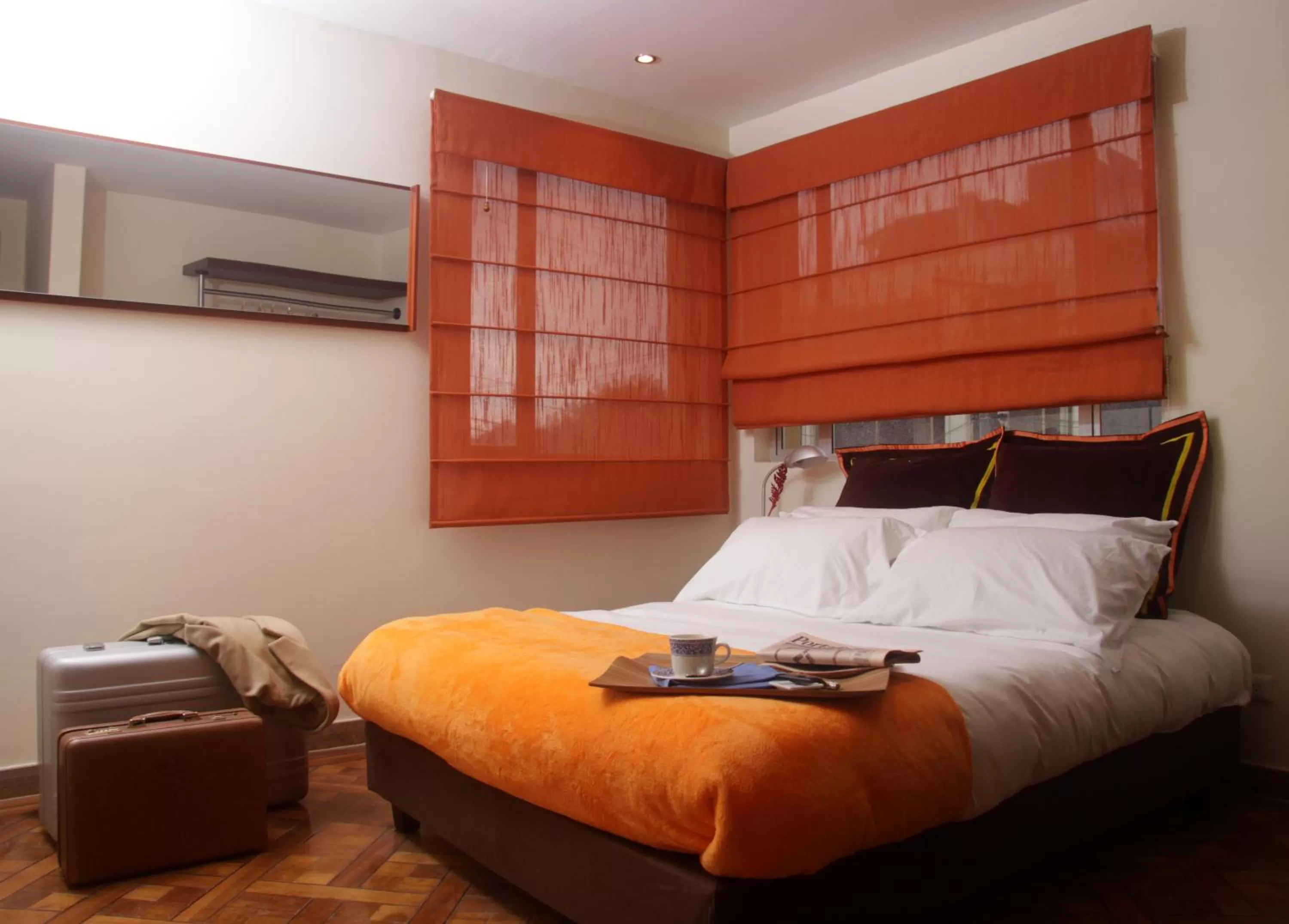 Food in 6 Suites Hotel