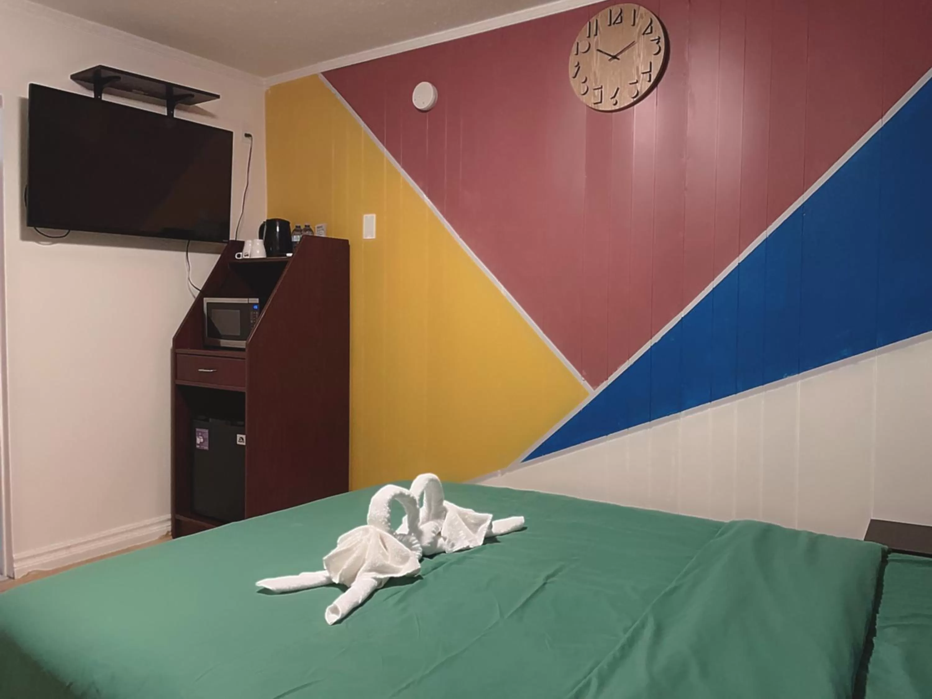 Bed in Stop 21 Motel