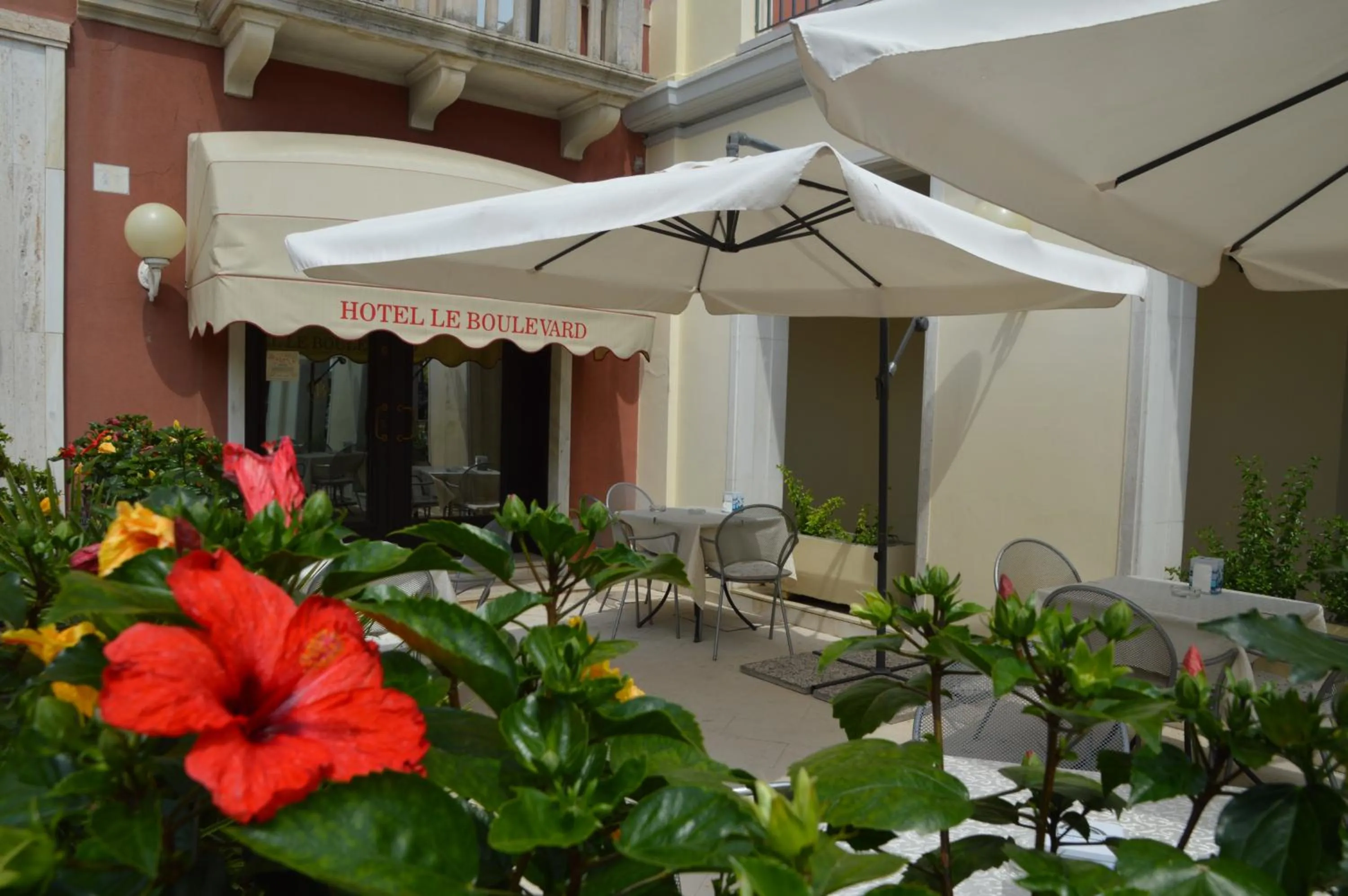 Patio in Hotel Le Boulevard