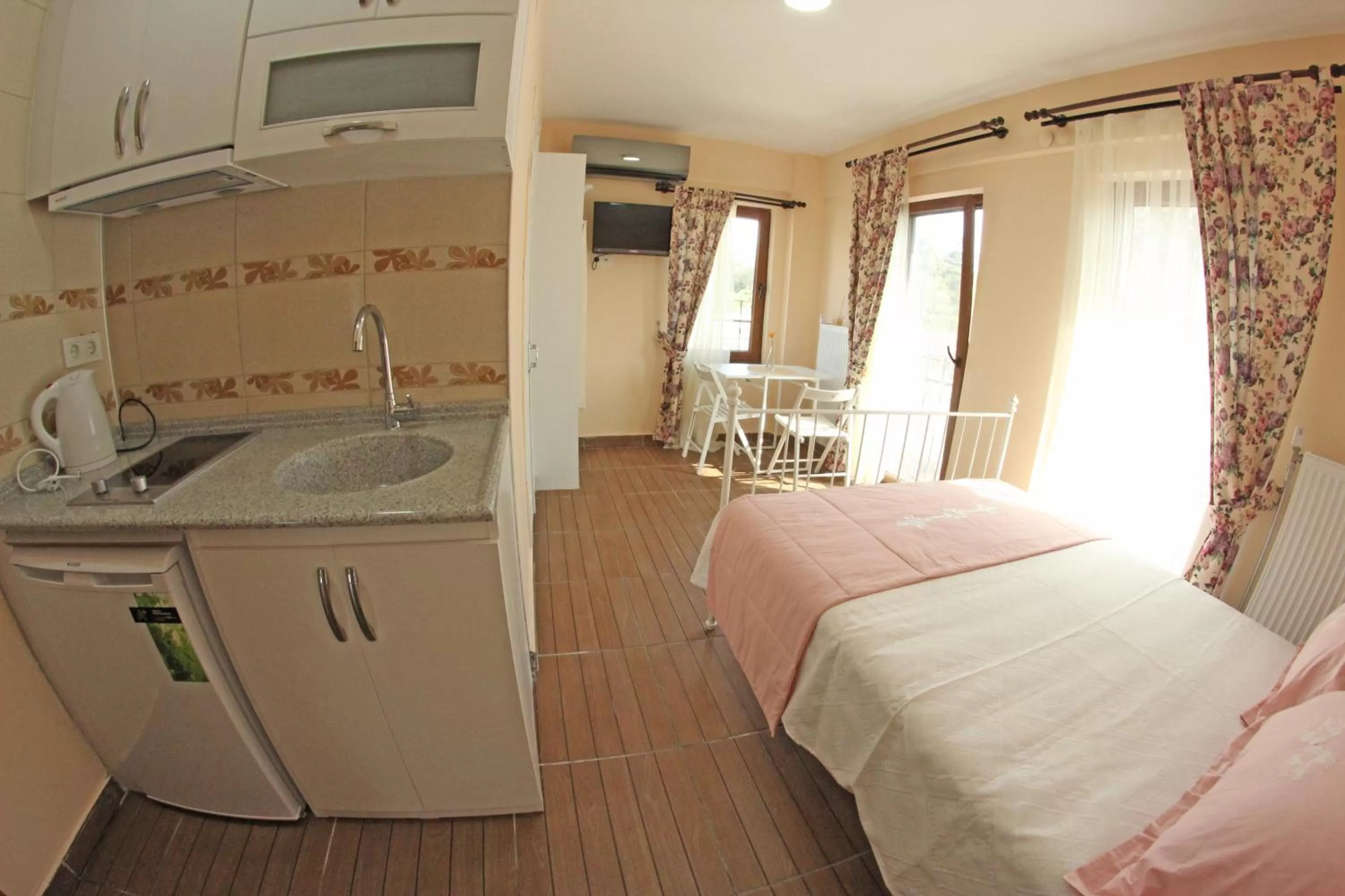 Coffee/tea facilities, Bed in Ede Apart Otel