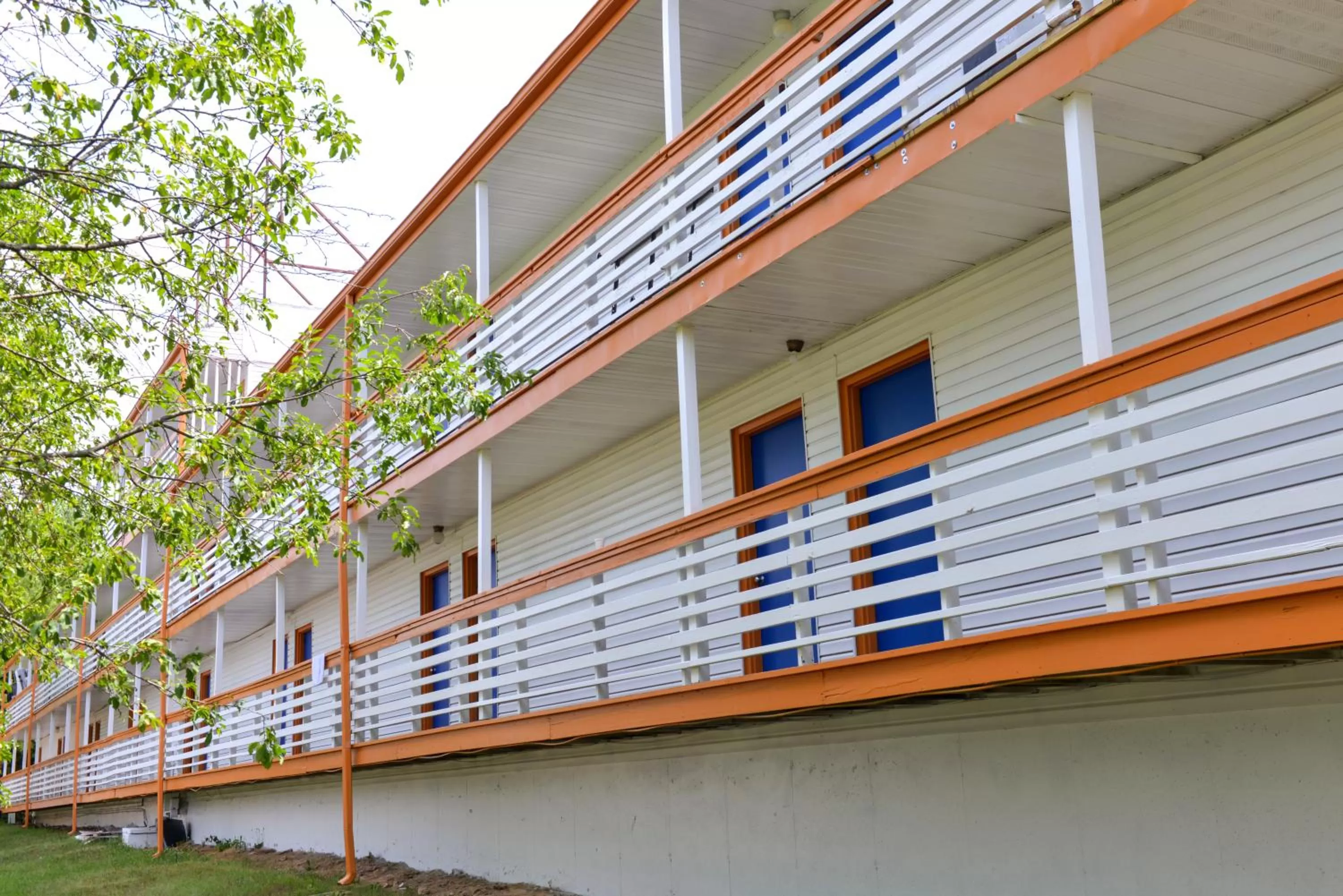 Property building in Americas Best Value Inn & Suites Branson - Near the Strip