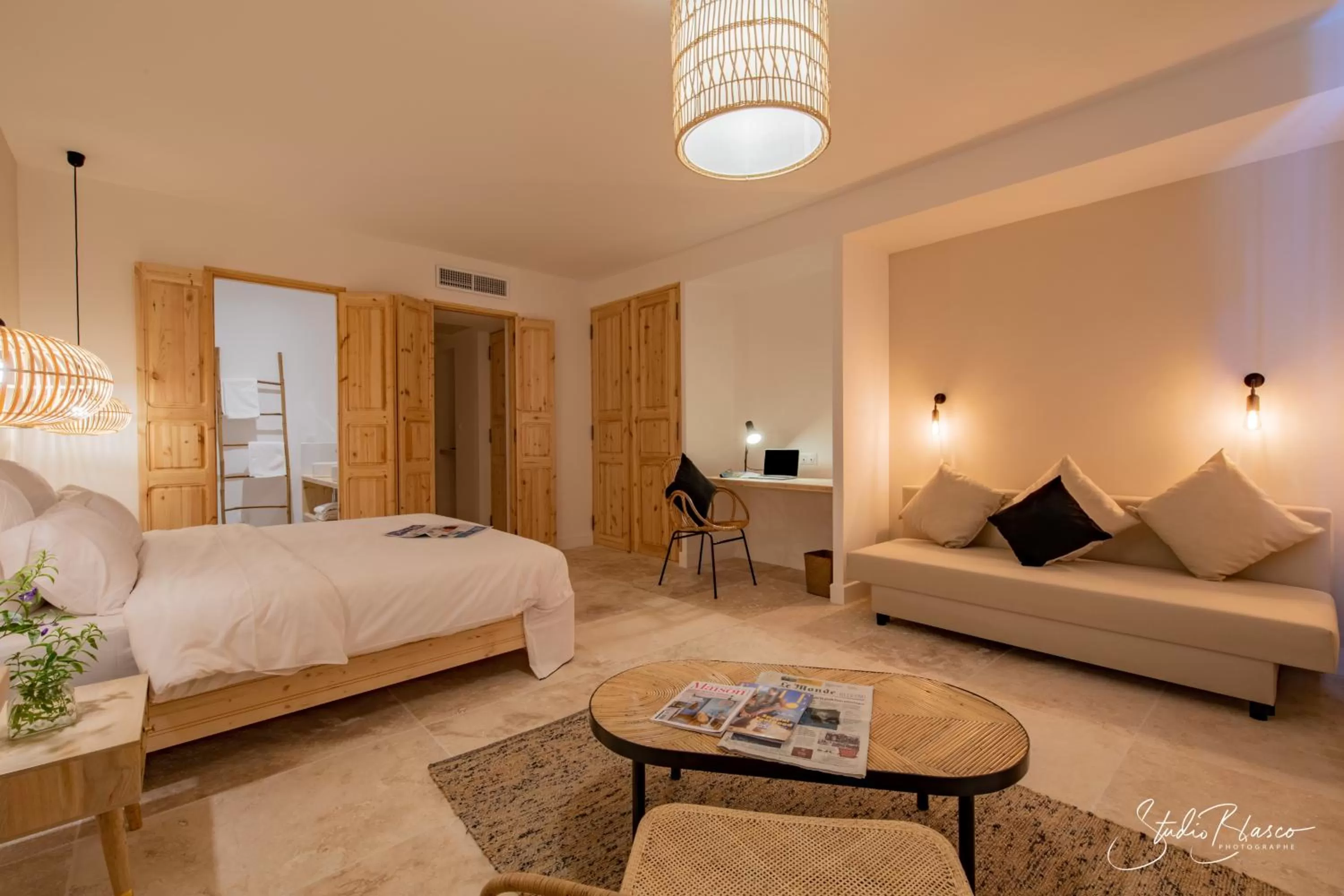 Living room, Bed in Moulin de la Roque