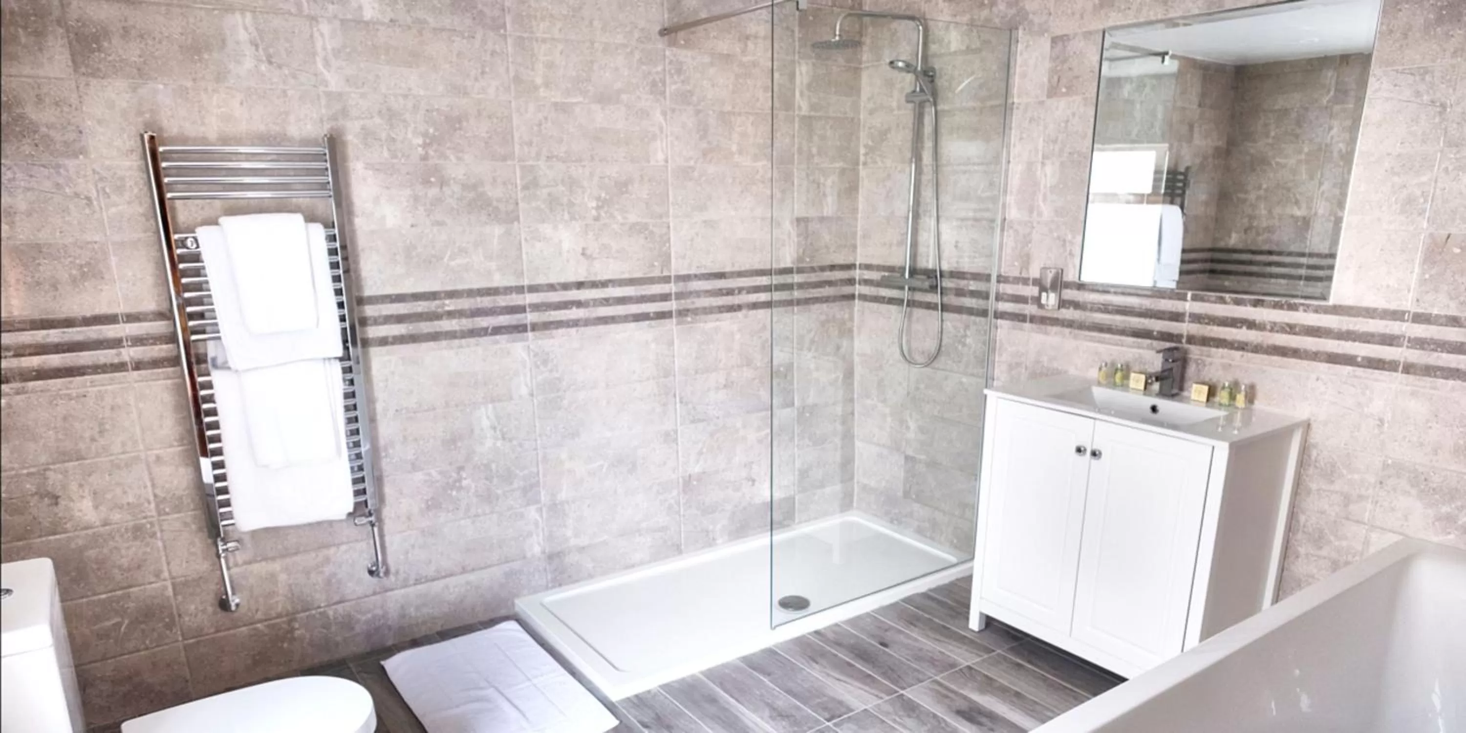 Bathroom in Lawlors Hotel Dungarvan