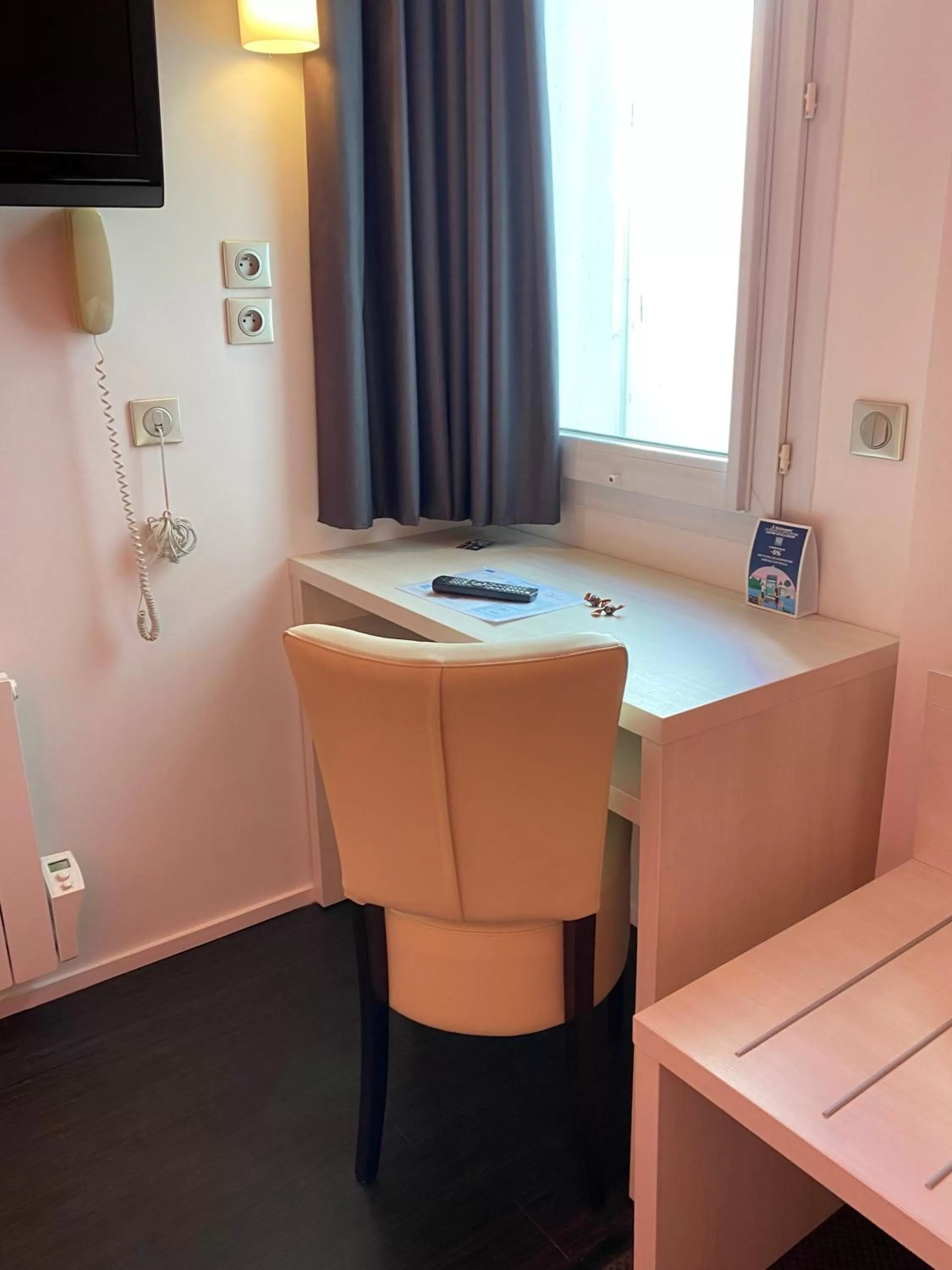 Seating area in Kyriad Quimper Sud