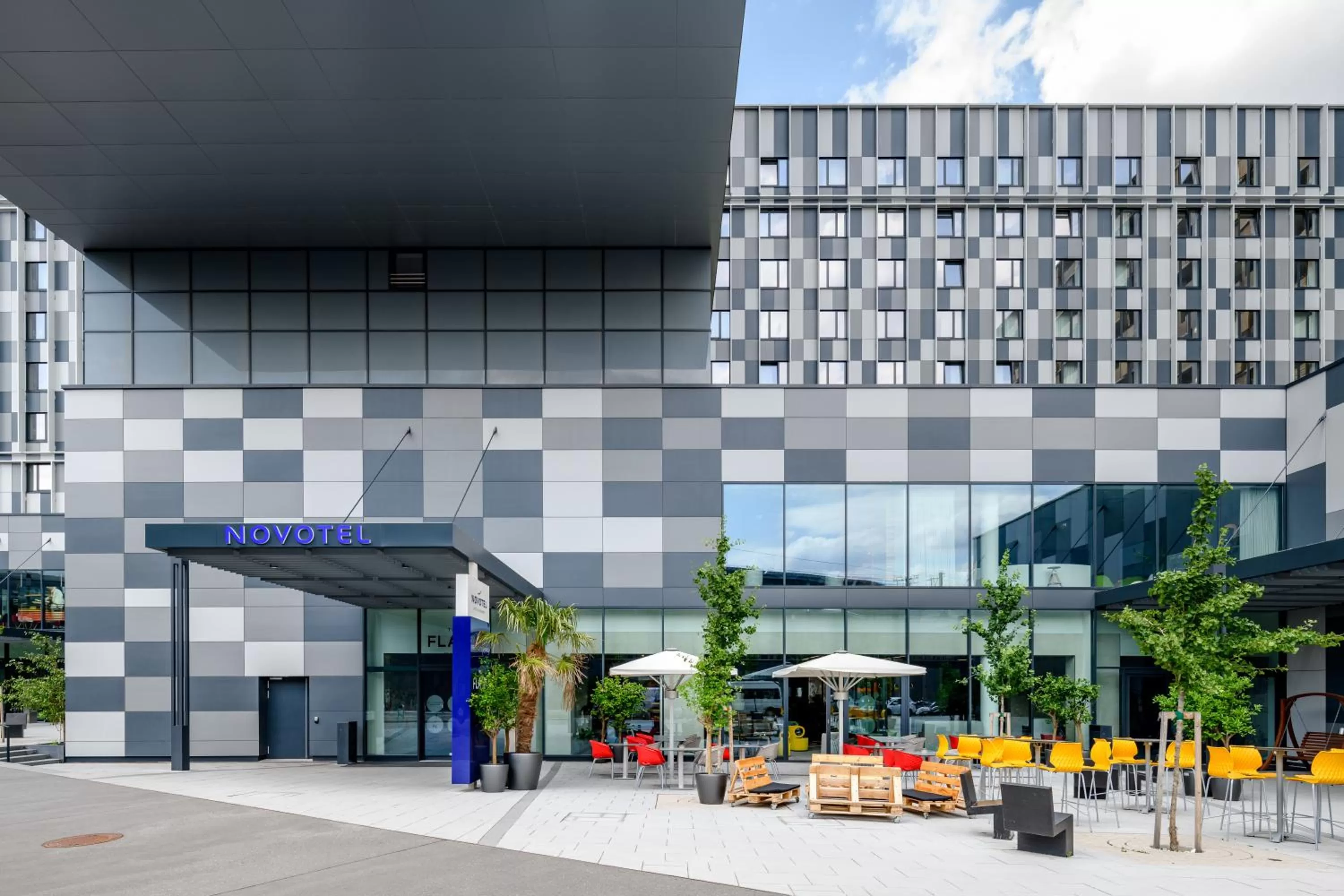 Facade/entrance in Novotel Wien Hauptbahnhof