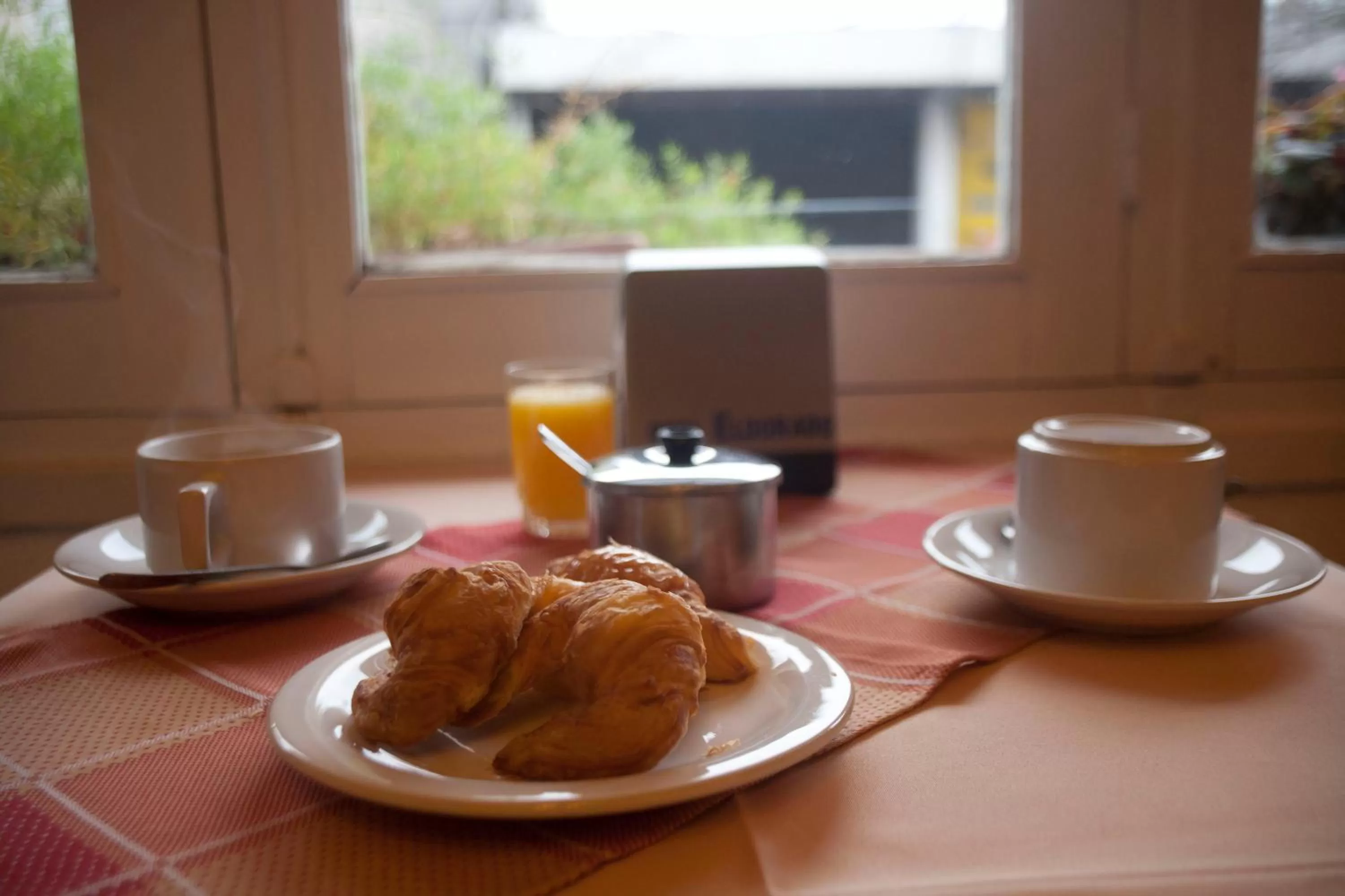 Restaurant/places to eat in Hotel Eldorado