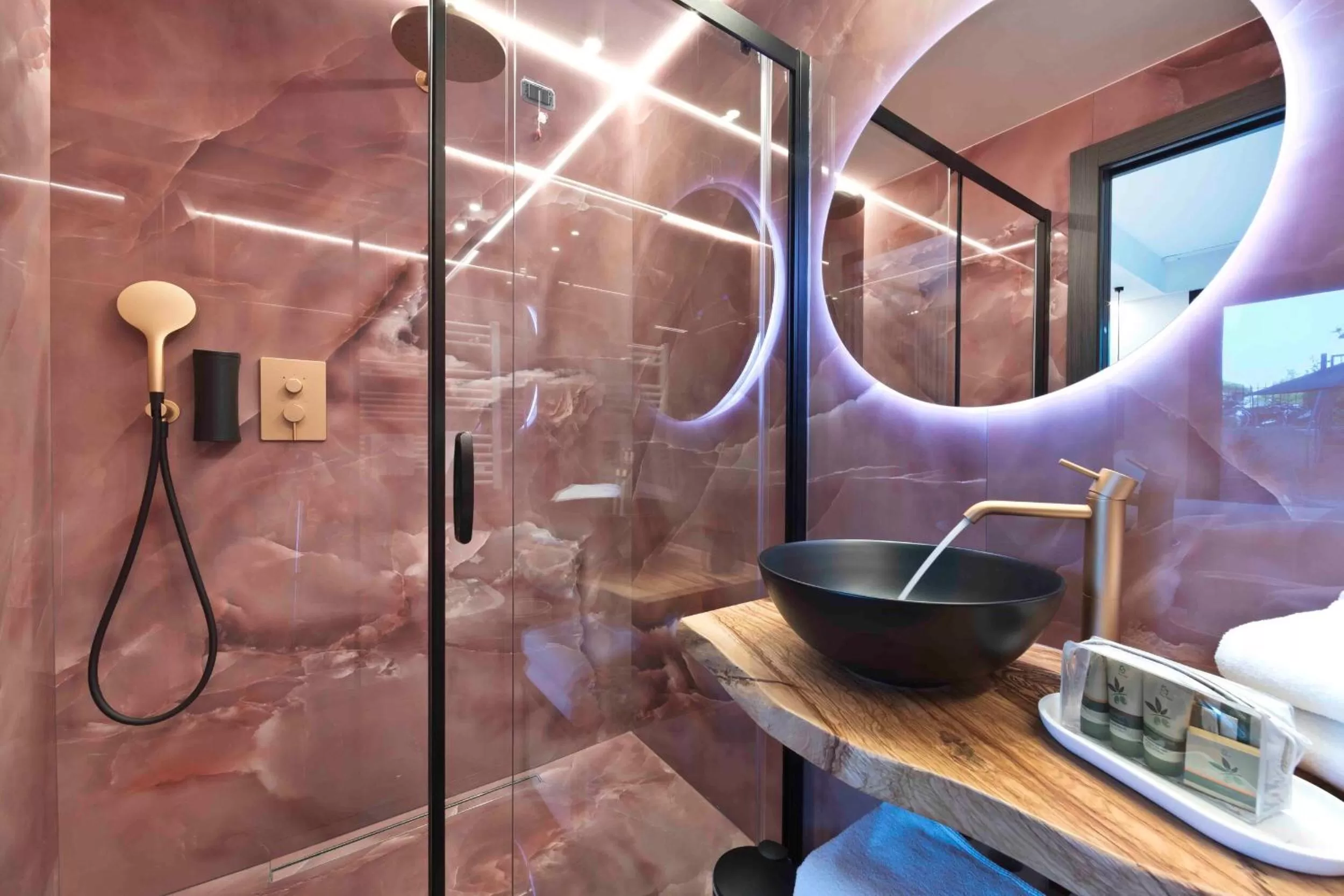 Shower in Boutique Hotel Sirmione