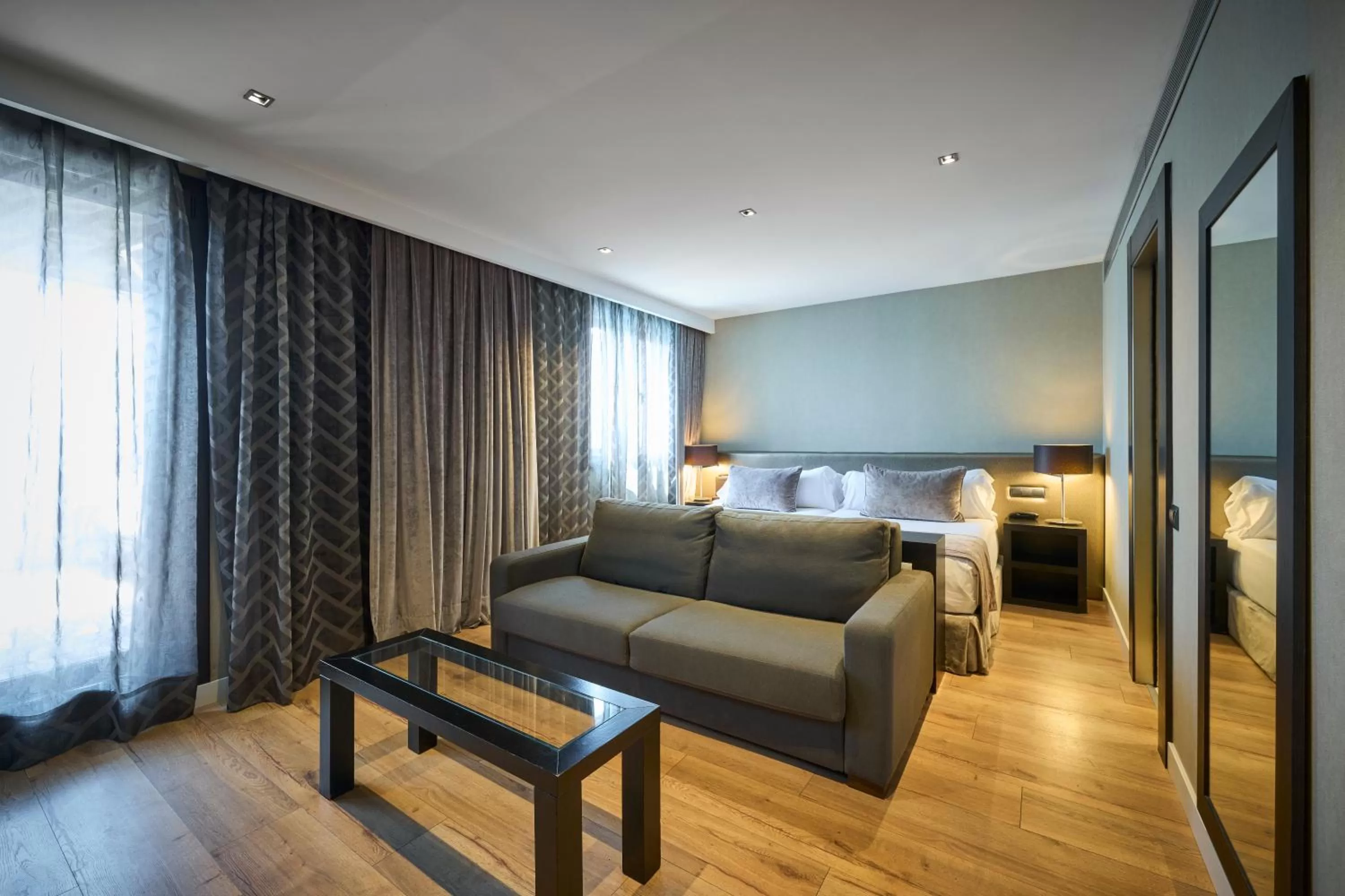 Junior Suite with Private Pool in Catalonia Ramblas 4* Sup