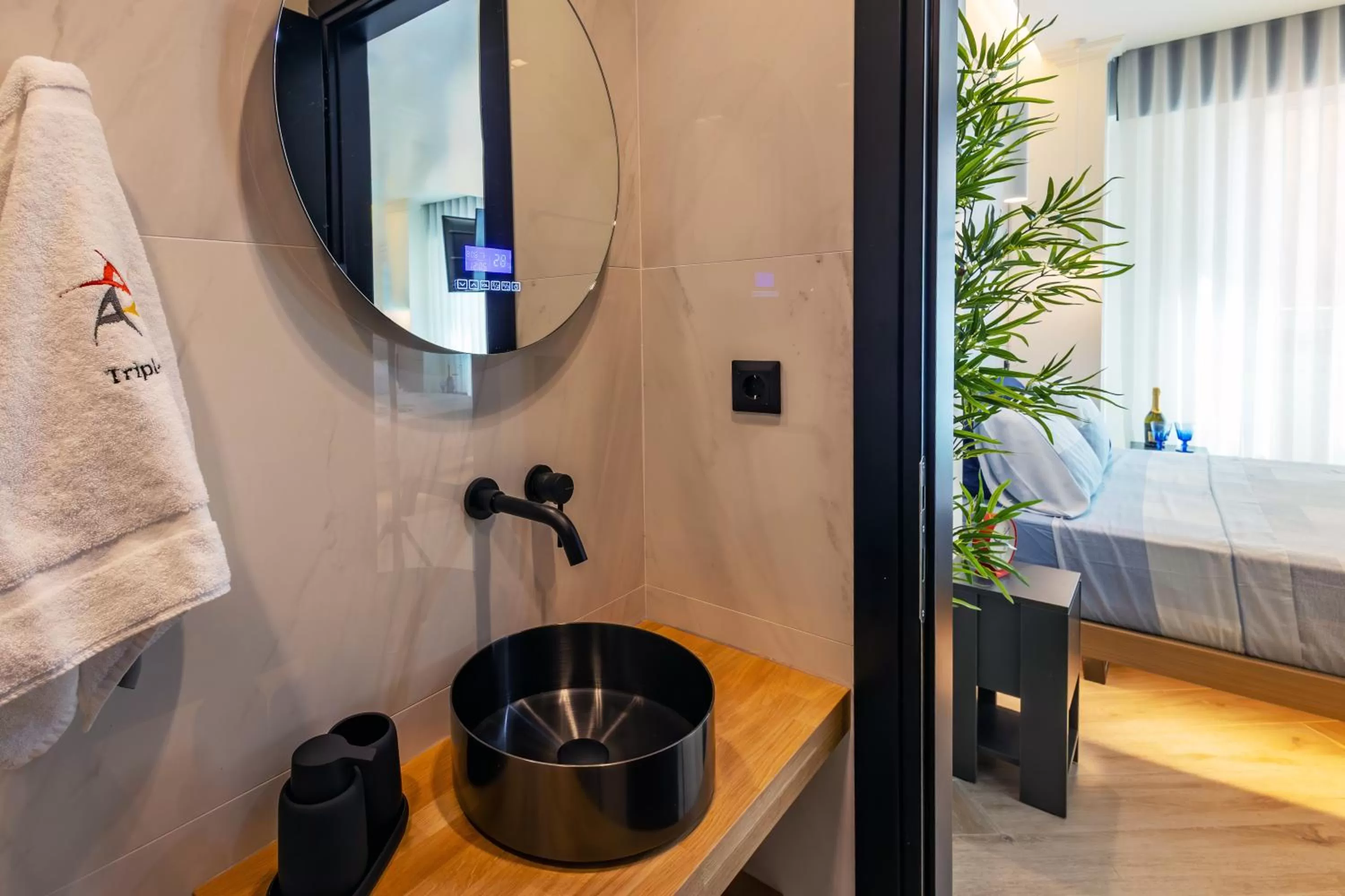 Bathroom in Triple A @ Trendy Psiri - Art & Nightlife