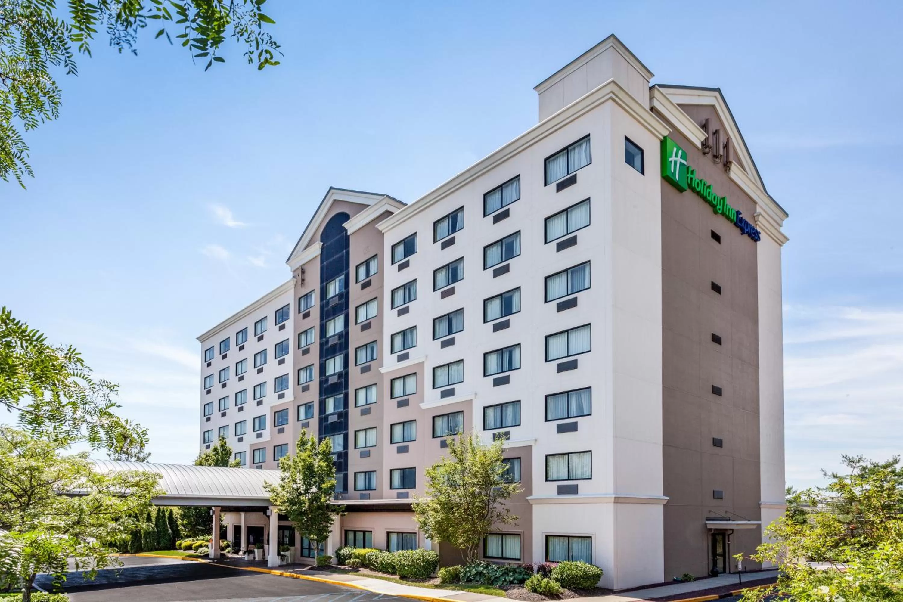 Property building in Holiday Inn Express Hauppauge-Long Island by IHG