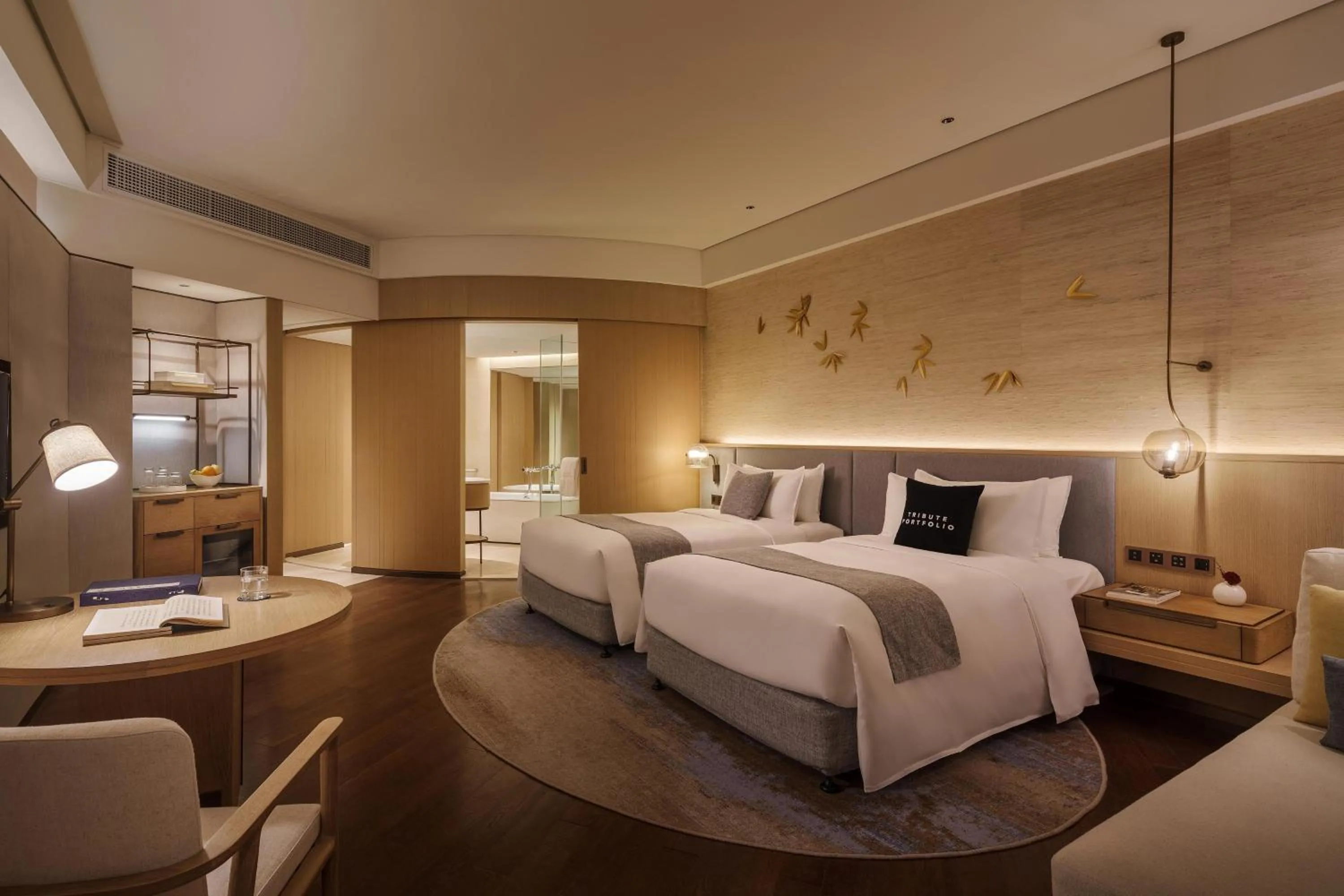 Photo of the whole room, Bed in The Yuluxe Sheshan, Shanghai, A Tribute Portfolio Hotel