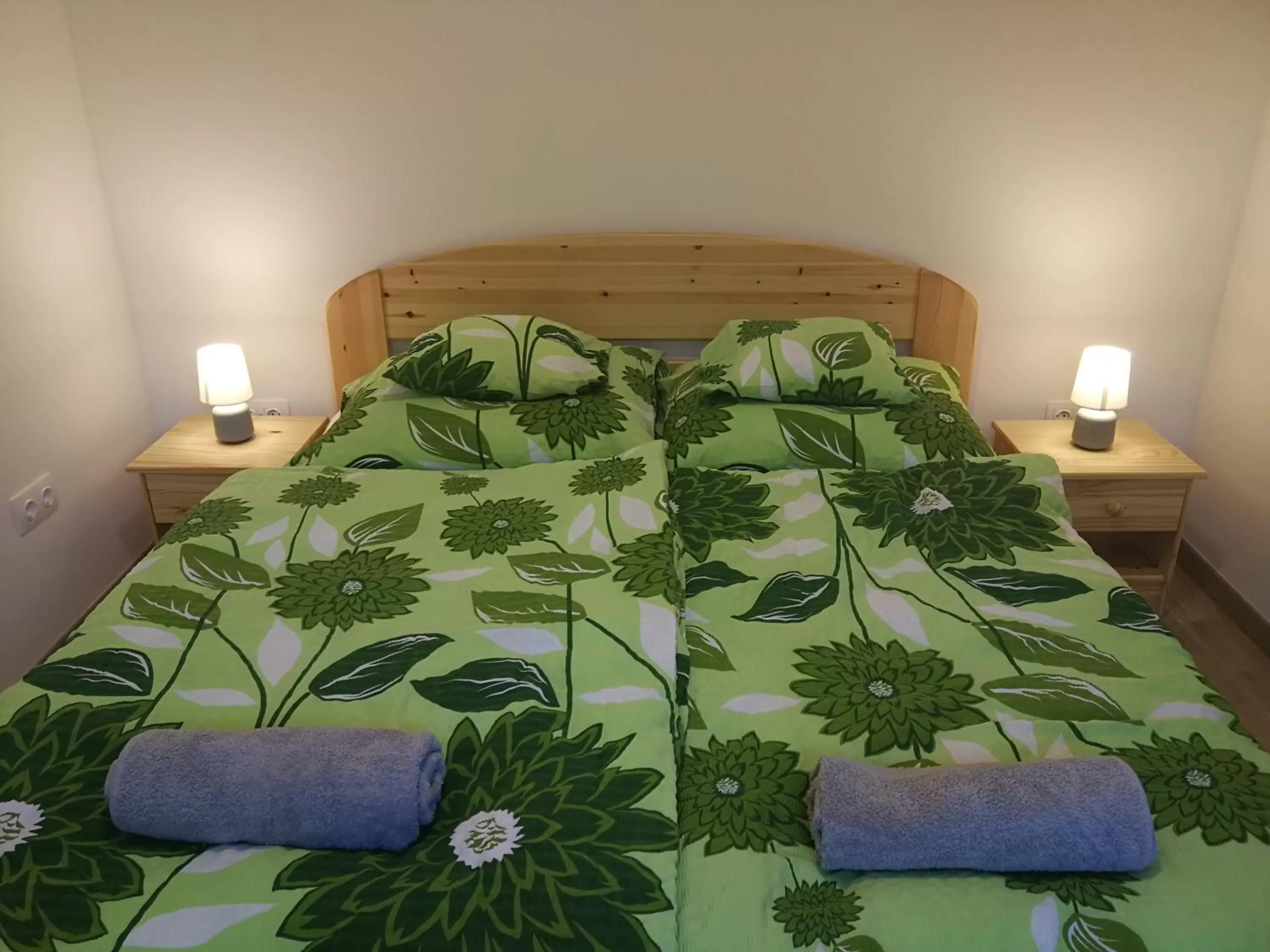 Bedroom, Bed in Lila Akác Vendégház Esztergom