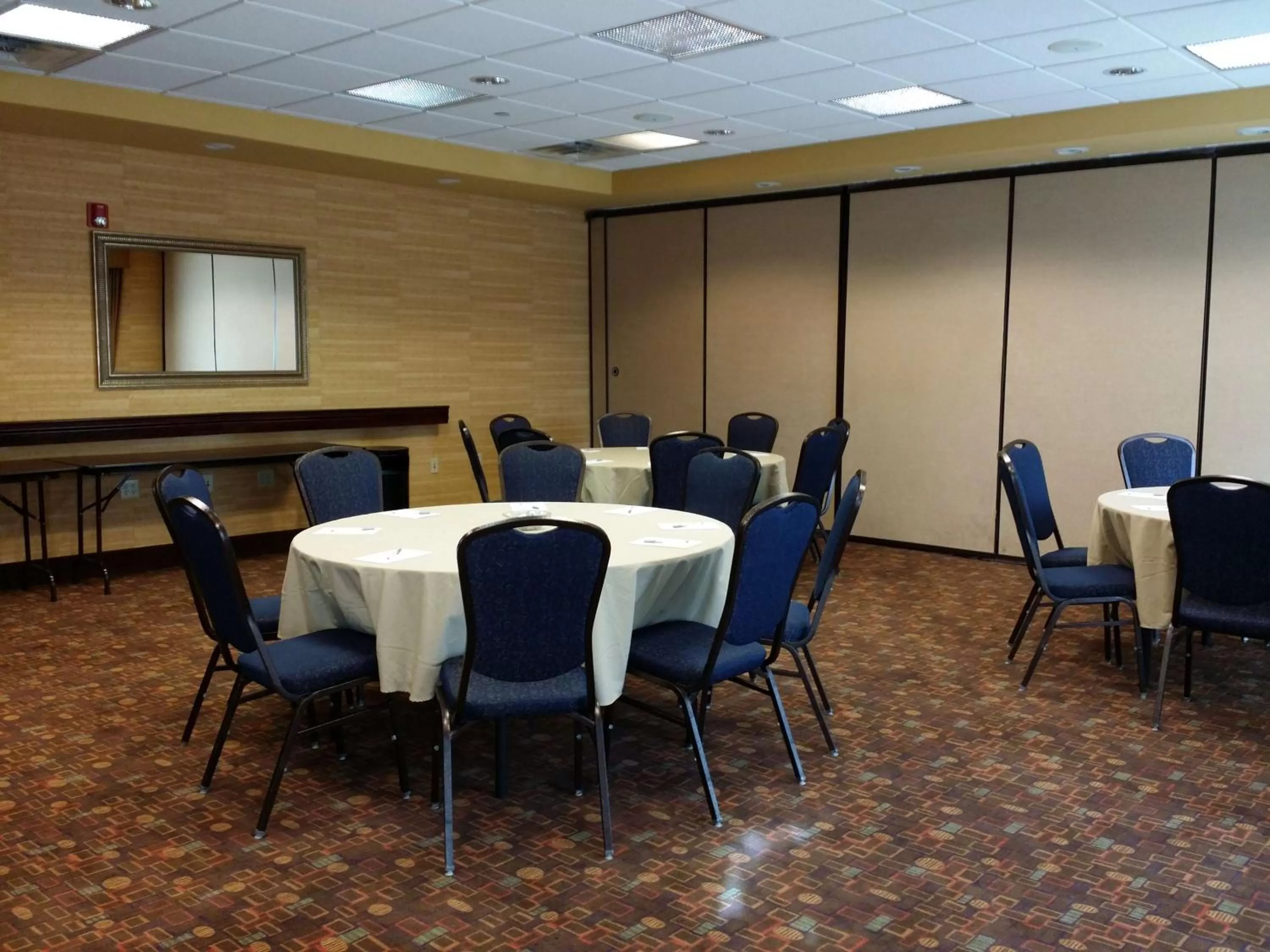 Meeting/conference room in Hampton Inn & Suites - Coors Road