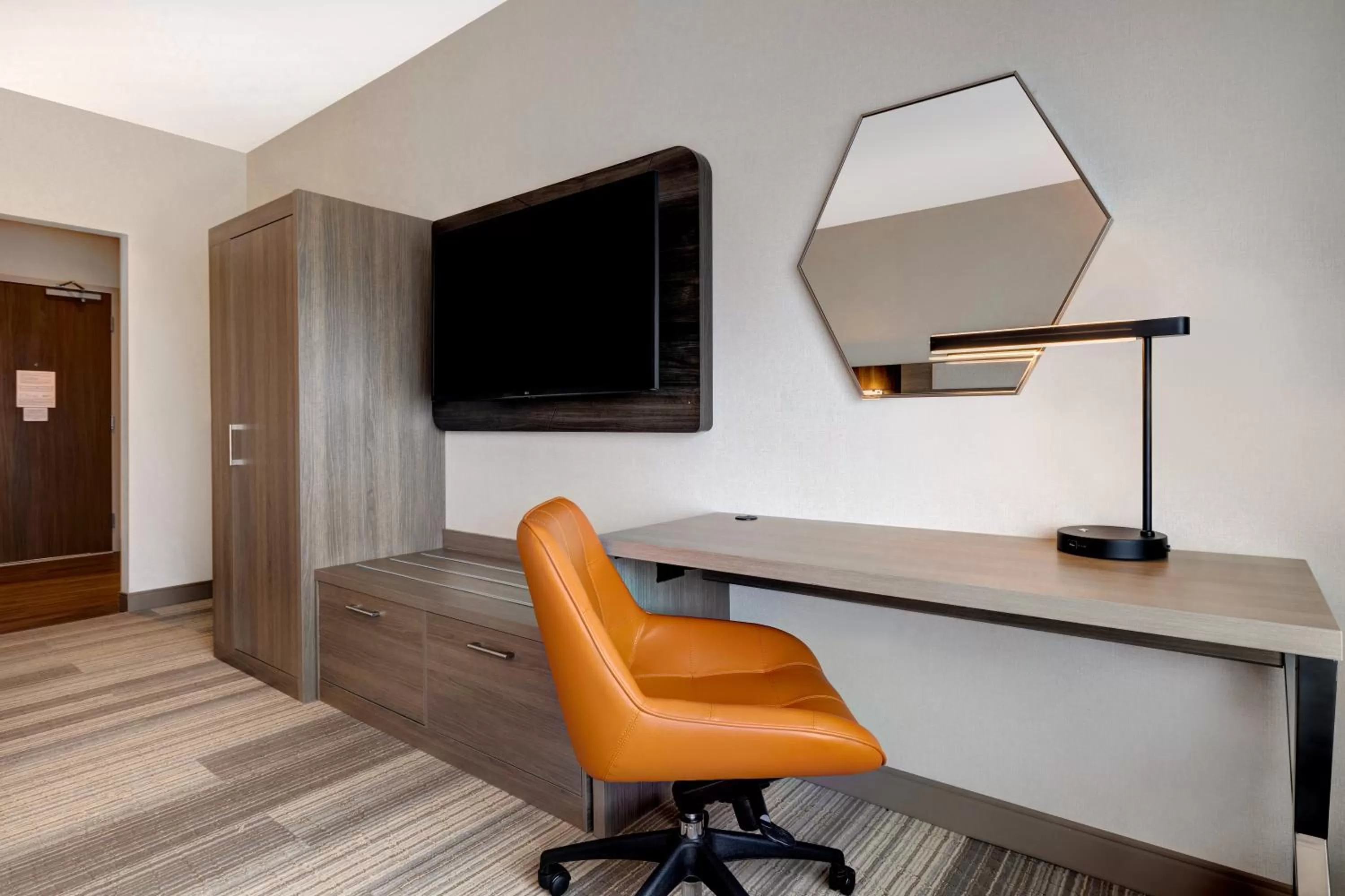 hair dresser in Holiday Inn Express & Suites - Glendale Downtown