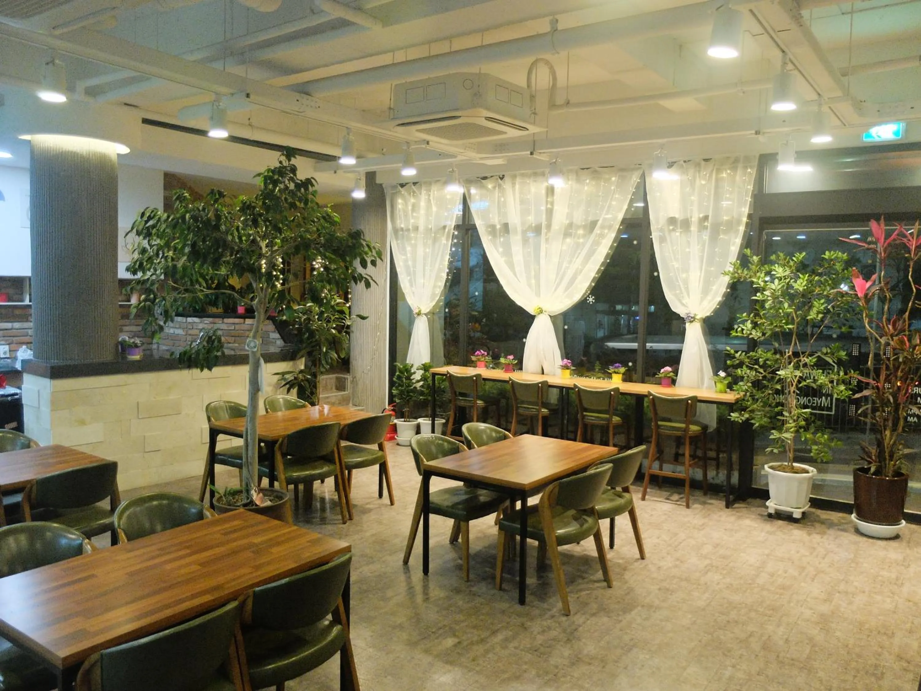 Communal lounge/ TV room in Ehwa In Myeongdong