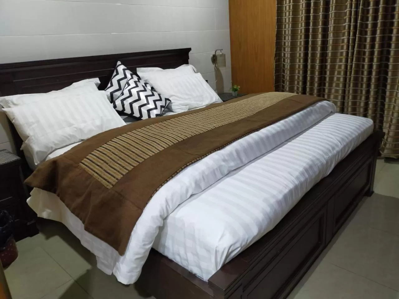 Bed in Shagufta Royal Hotel Murree