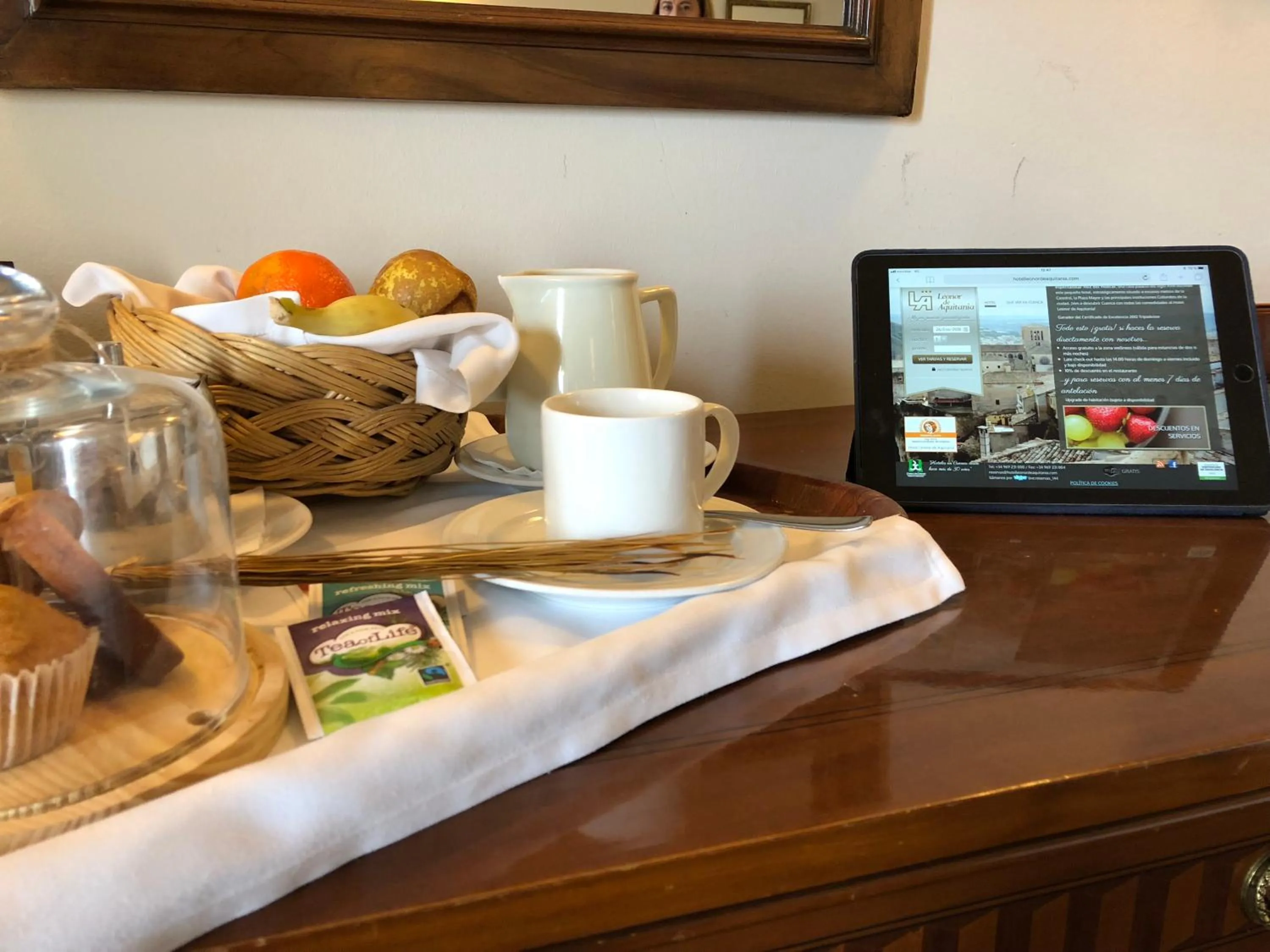 Decorative detail in Hotel Leonor de Aquitania