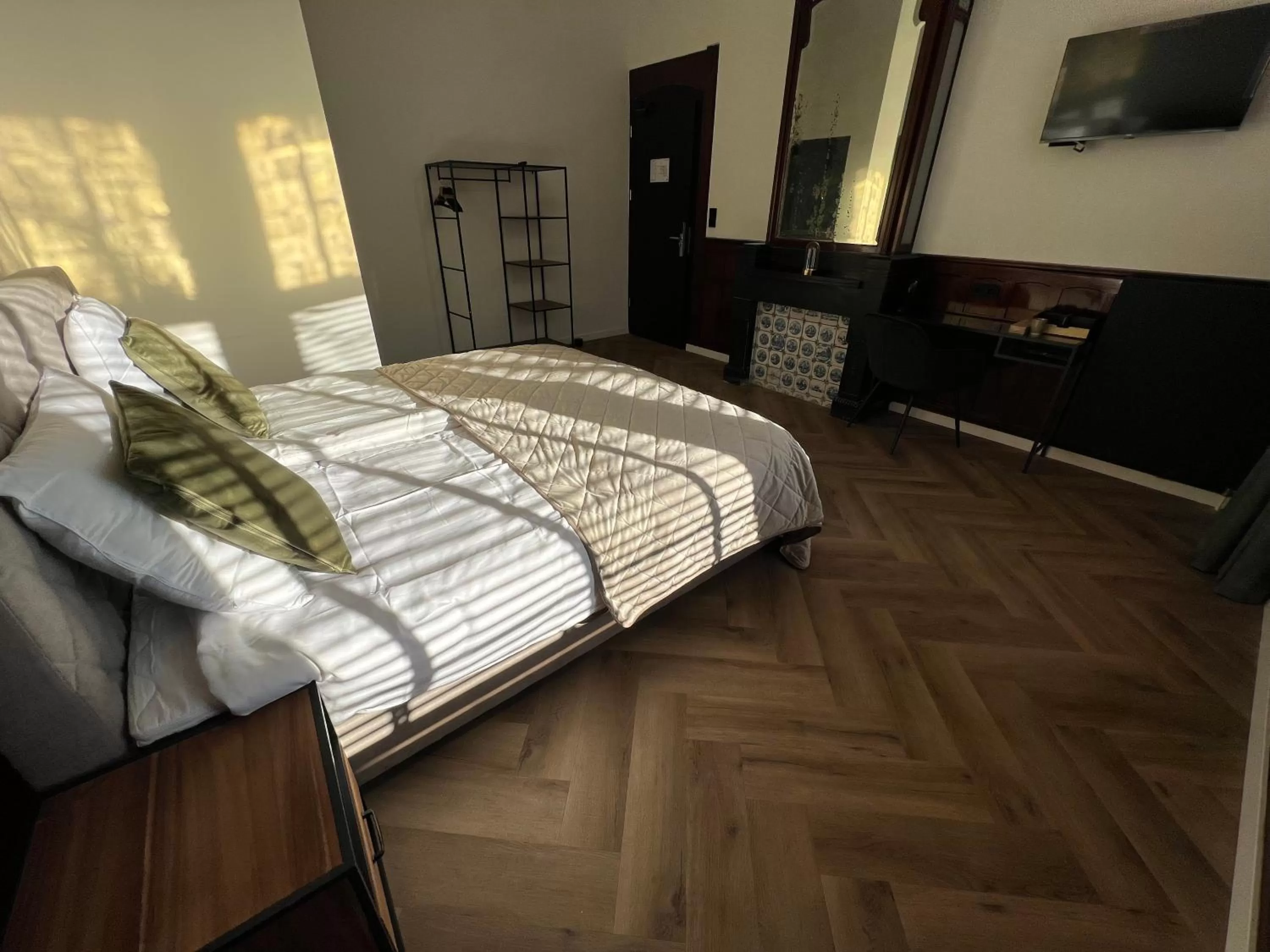 Photo of the whole room, Bed in Boutique Hotel de Kade Zaandam-Amsterdam