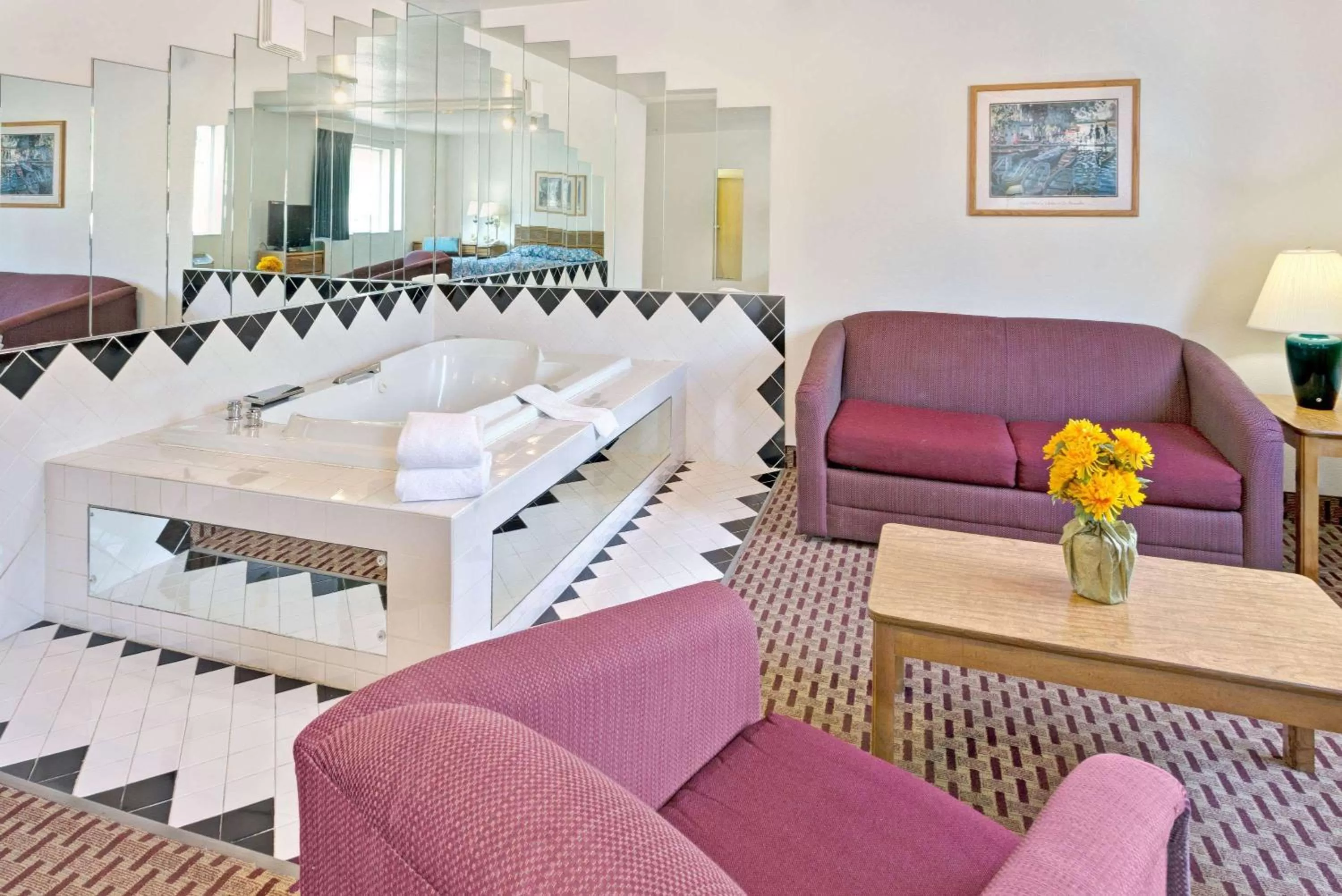 Photo of the whole room in Super 8 by Wyndham Canonsburg/Pittsburgh Area