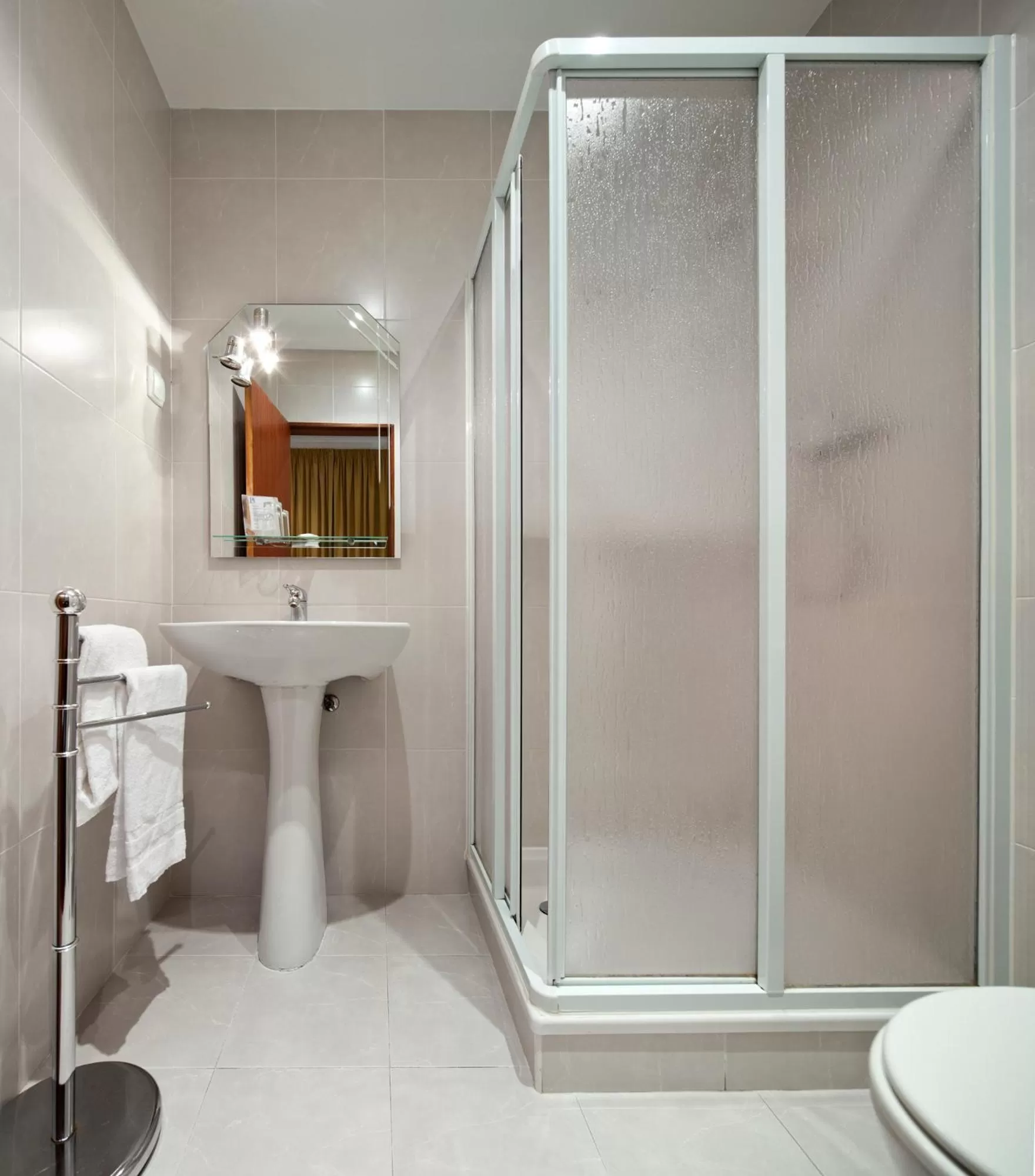 Bathroom in Hotel Portuense Lisboa