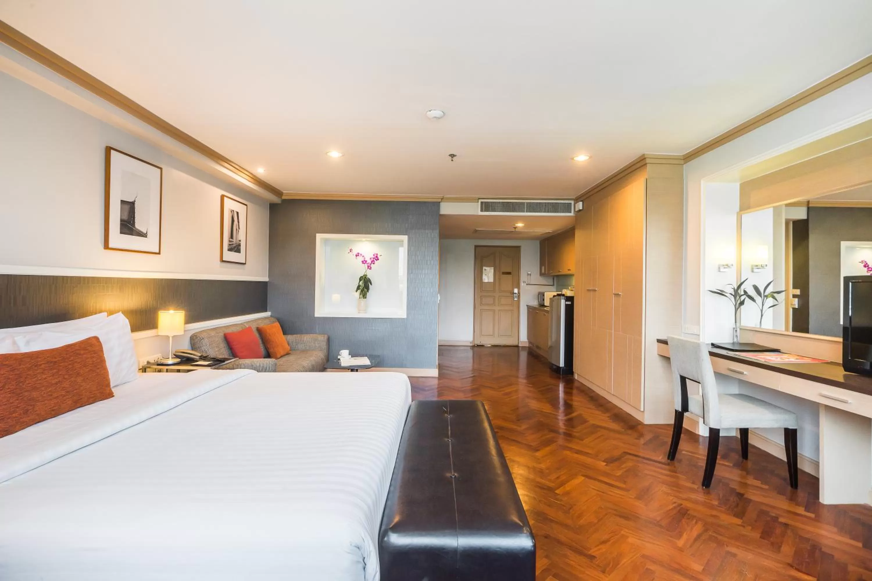 Bed in Alt Hotel Nana by UHG