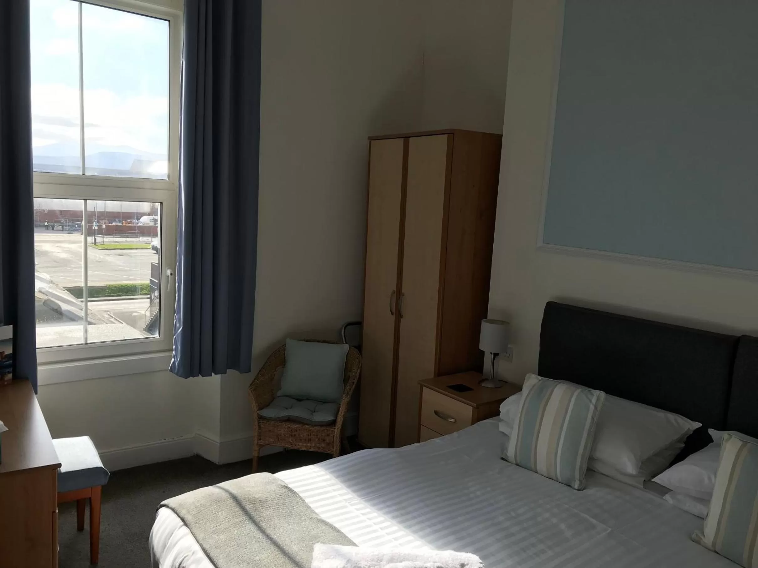 Bedroom, Bed in The Oasis Hotel