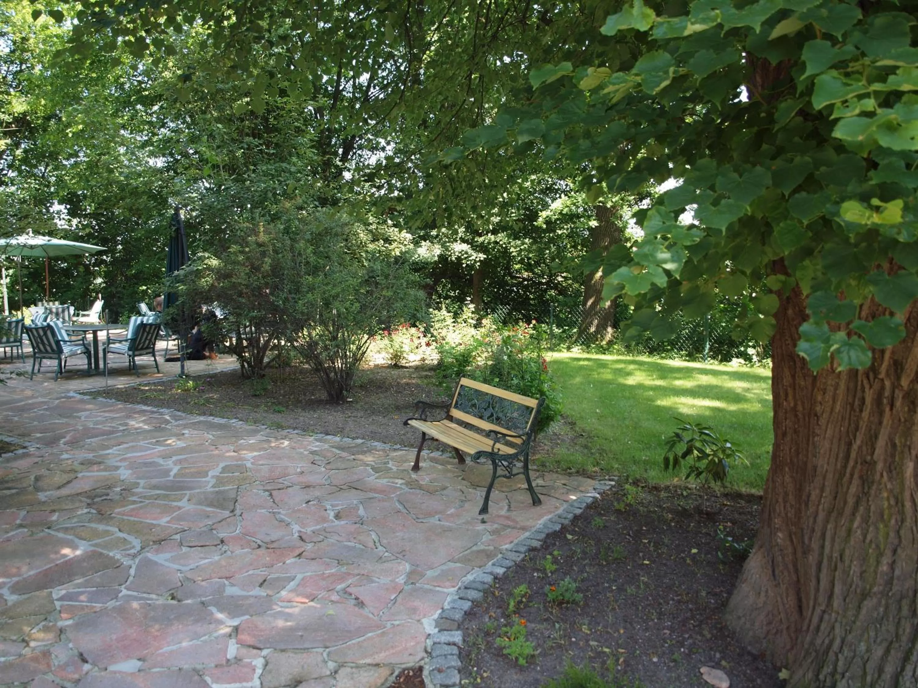 Garden in Hotel & Restaurant Bellevue Schmölln