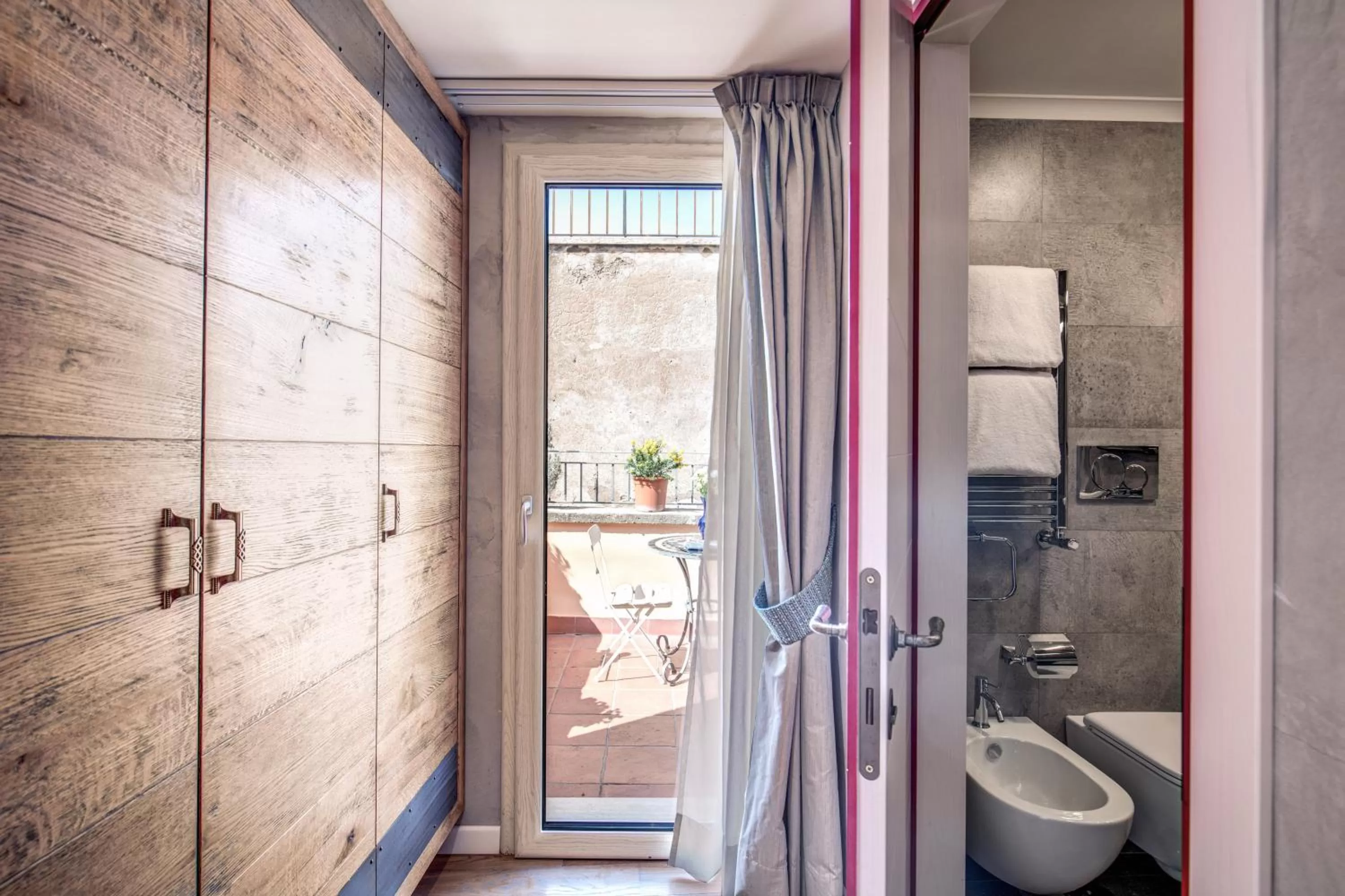 Photo of the whole room in Parlamento Boutique Hotel