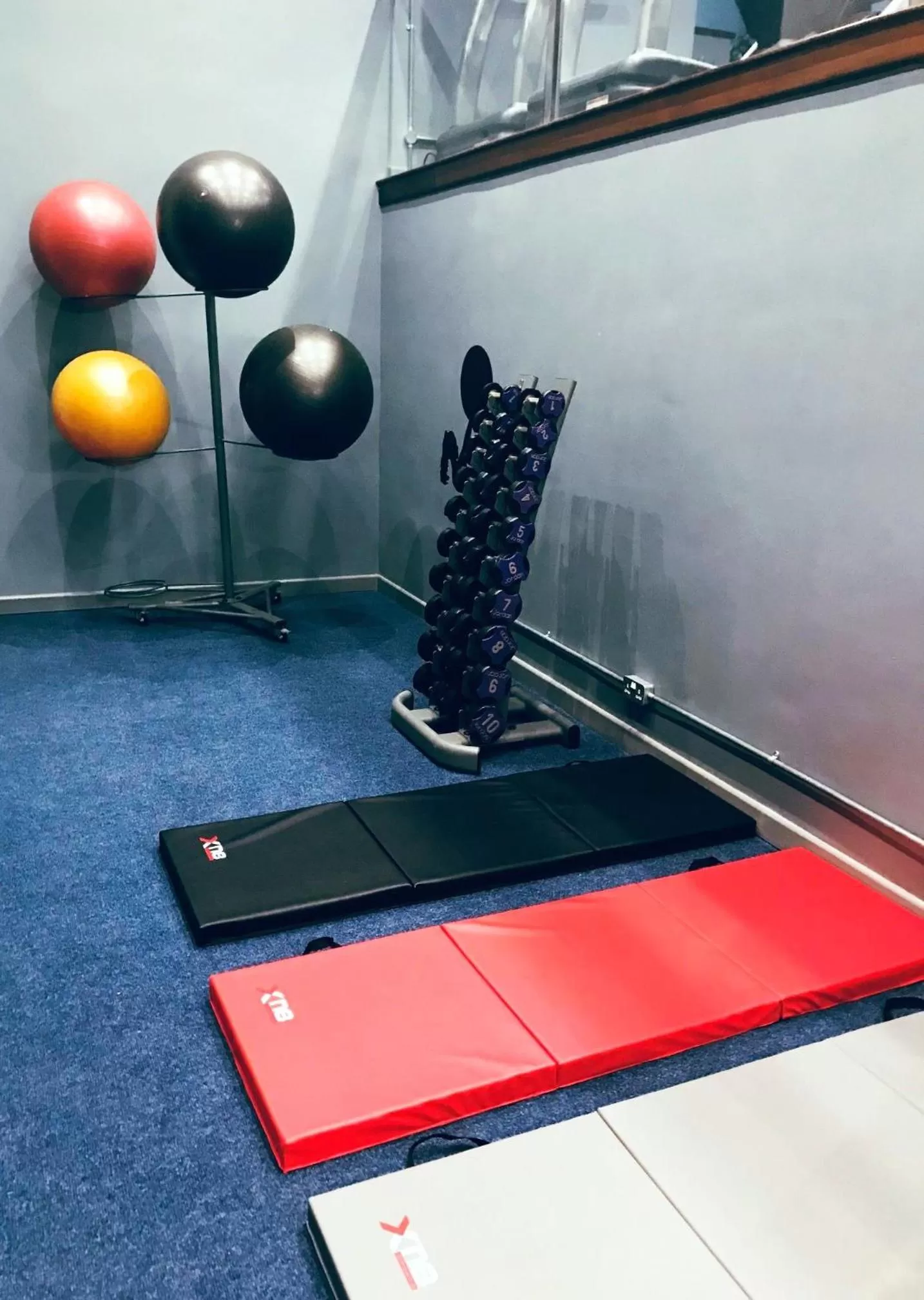 Swimming pool in Cumberland Hotel - OCEANA COLLECTION