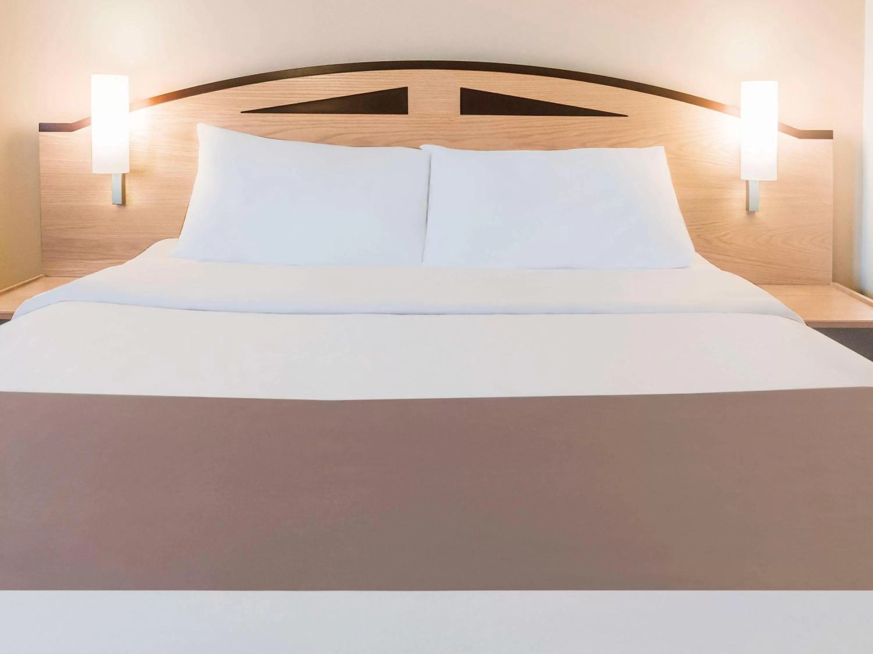 Bedroom in ibis Chesterfield Centre – Market Town