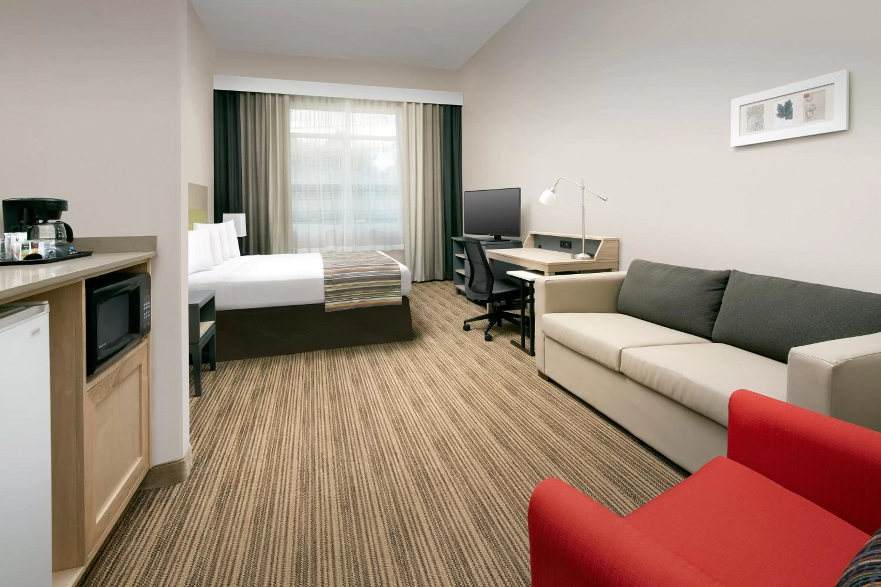 Living room, Bed in Country Inn & Suites by Radisson, Houston Intercontinental Airport East, TX