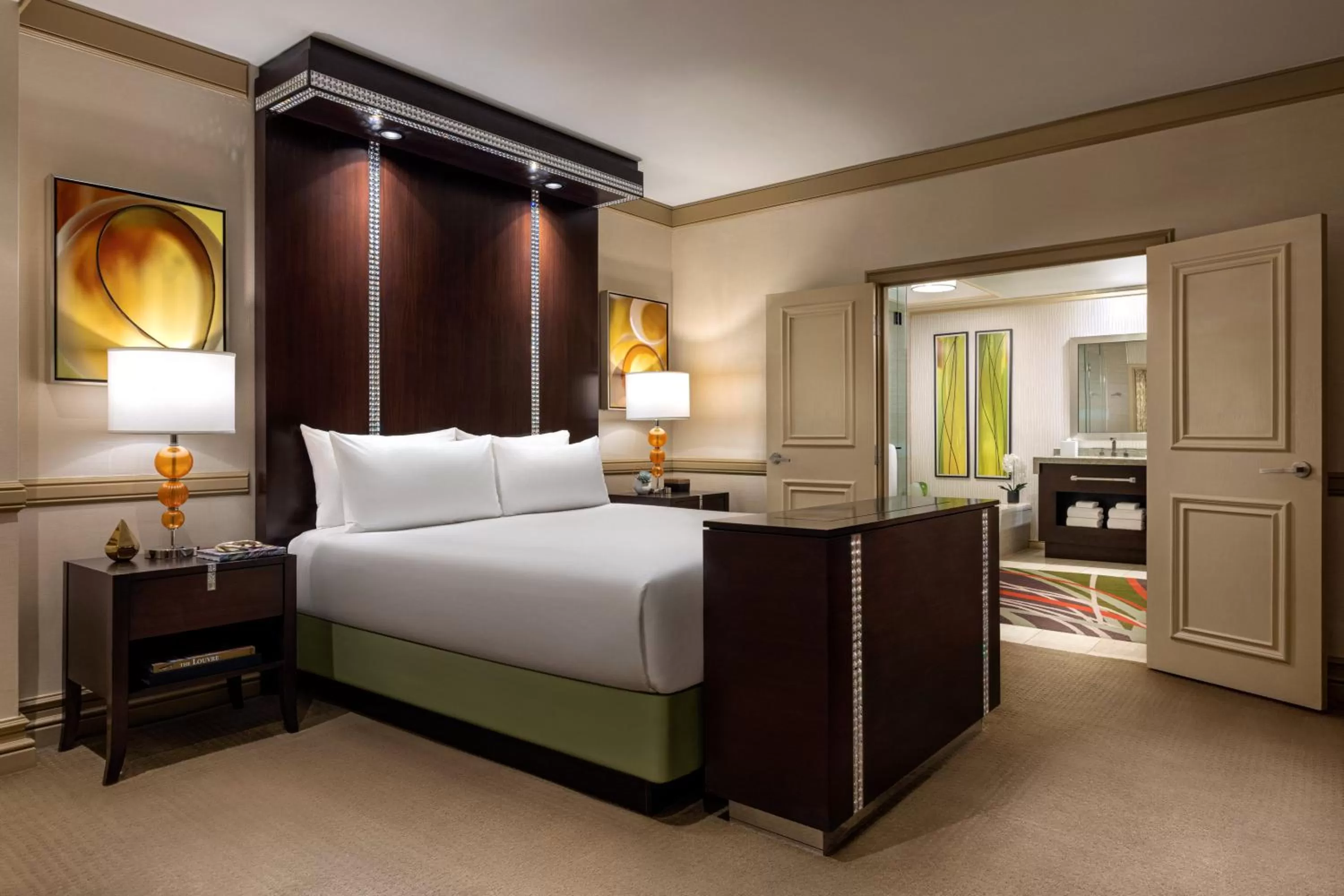 Photo of the whole room, Bed in The Mirage