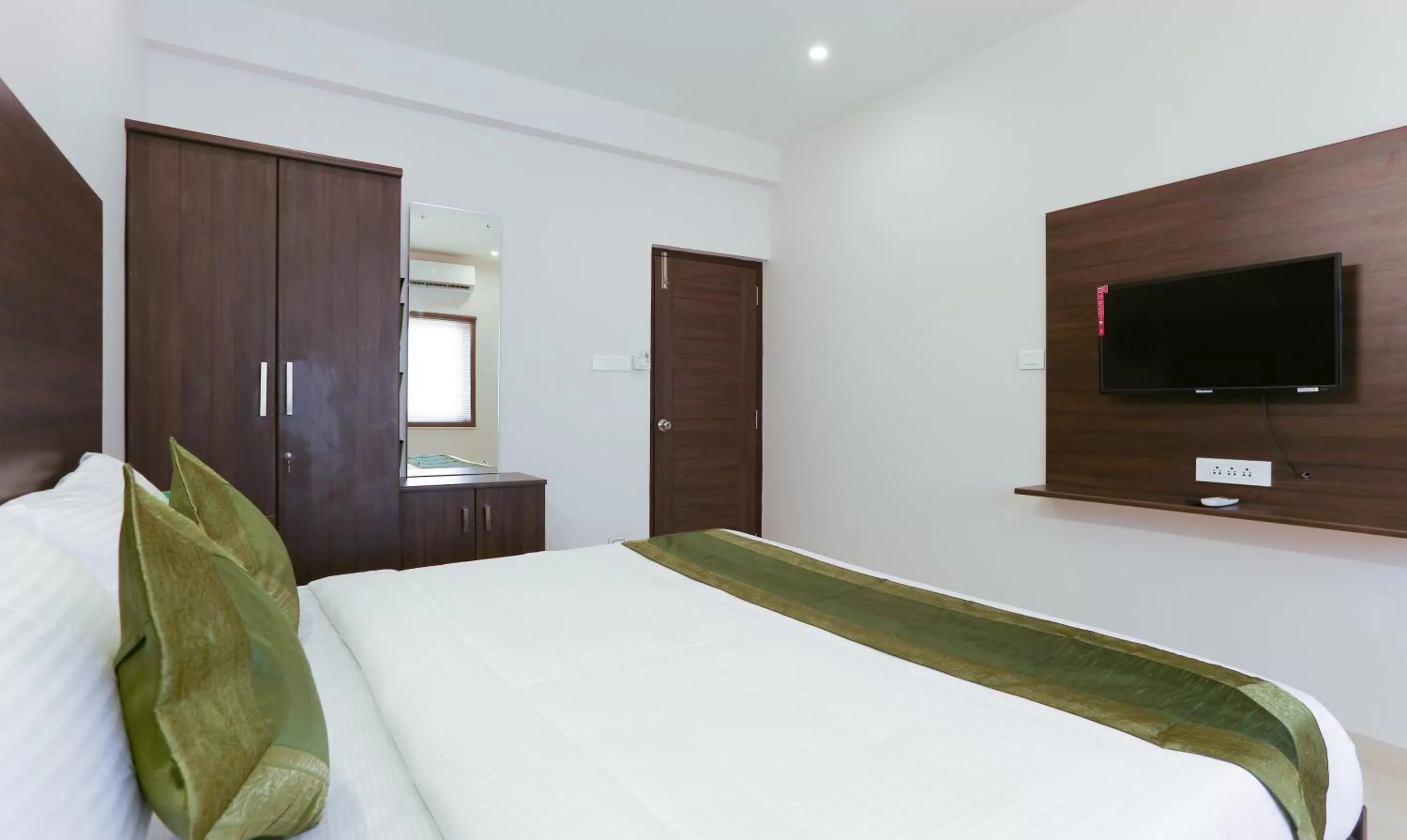 Bedroom, Bed in Treebo Hi Line Apartments Kalapatti