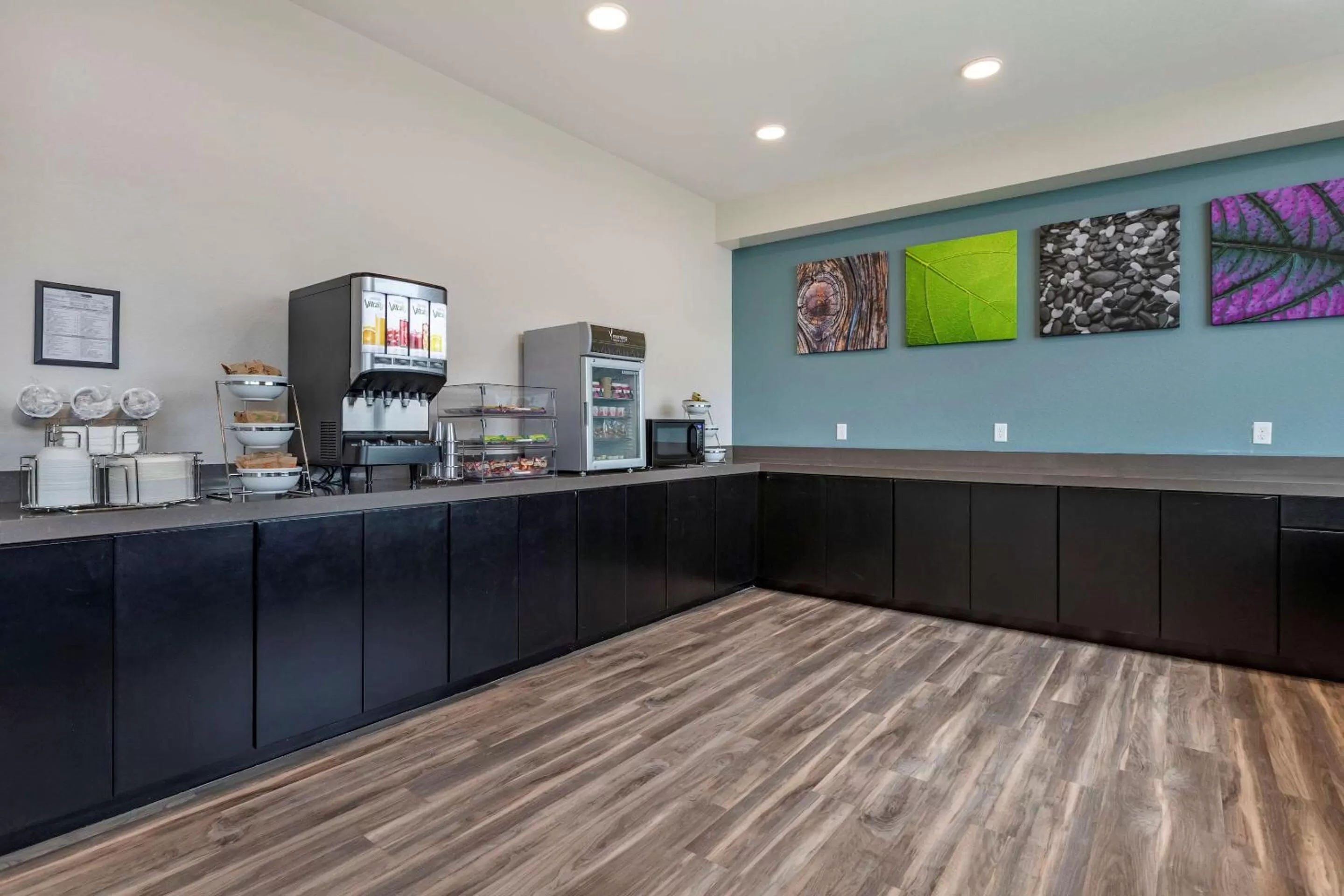 Restaurant/places to eat in MainStay Suites Waukee-West Des Moines