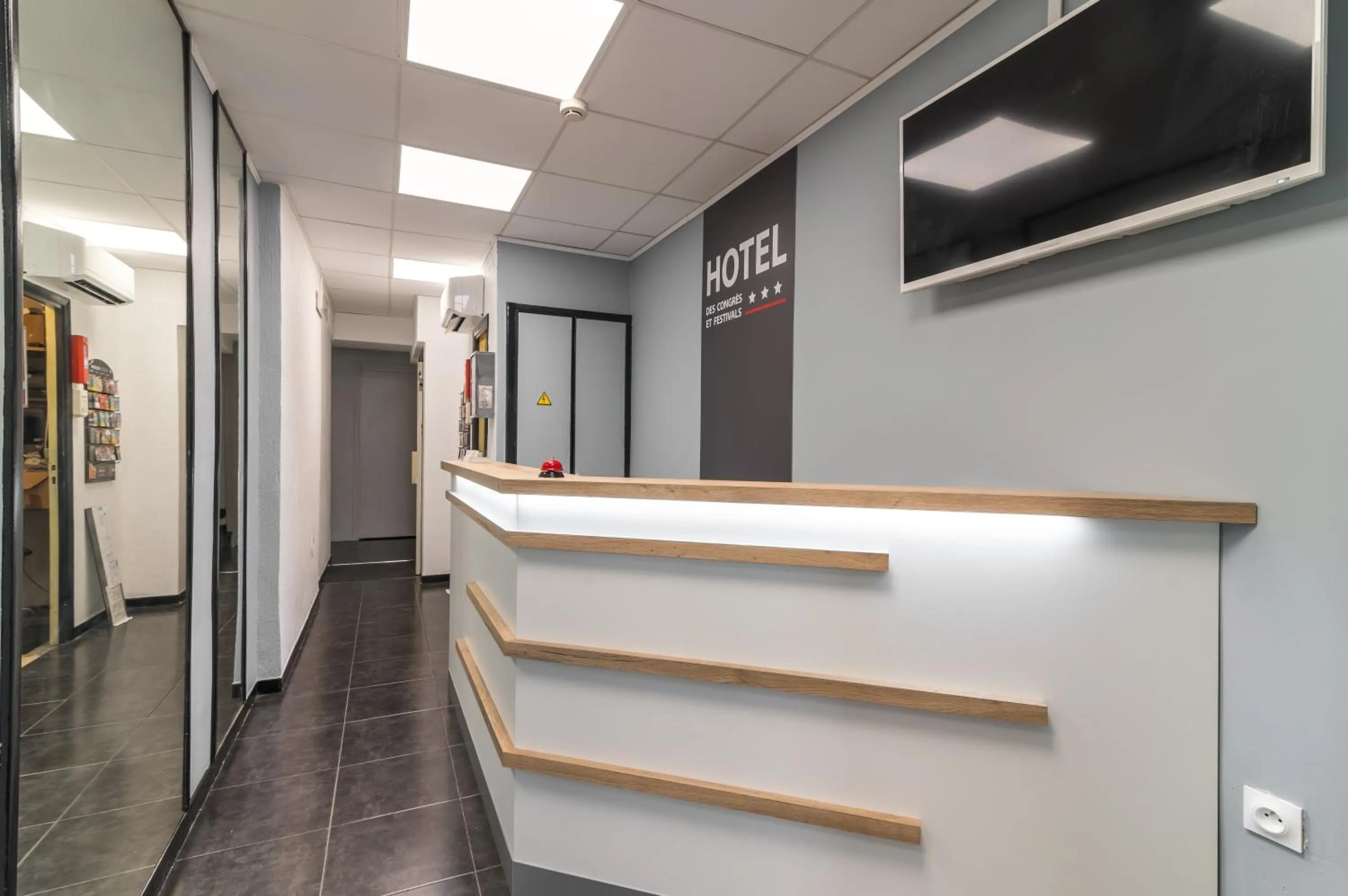 Lobby or reception in Hotel des Congrès et Festivals