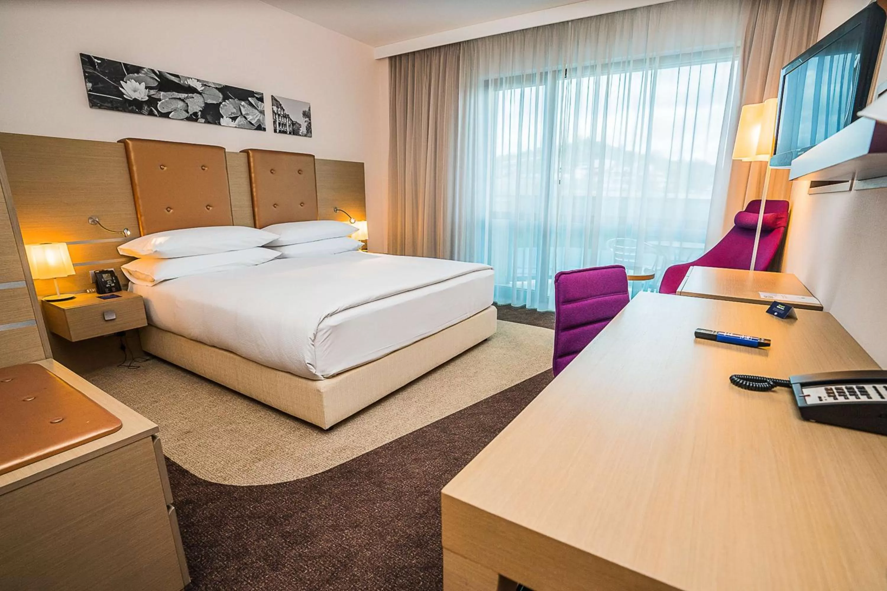 King Deluxe Room with Balcony in DoubleTree by Hilton Oradea