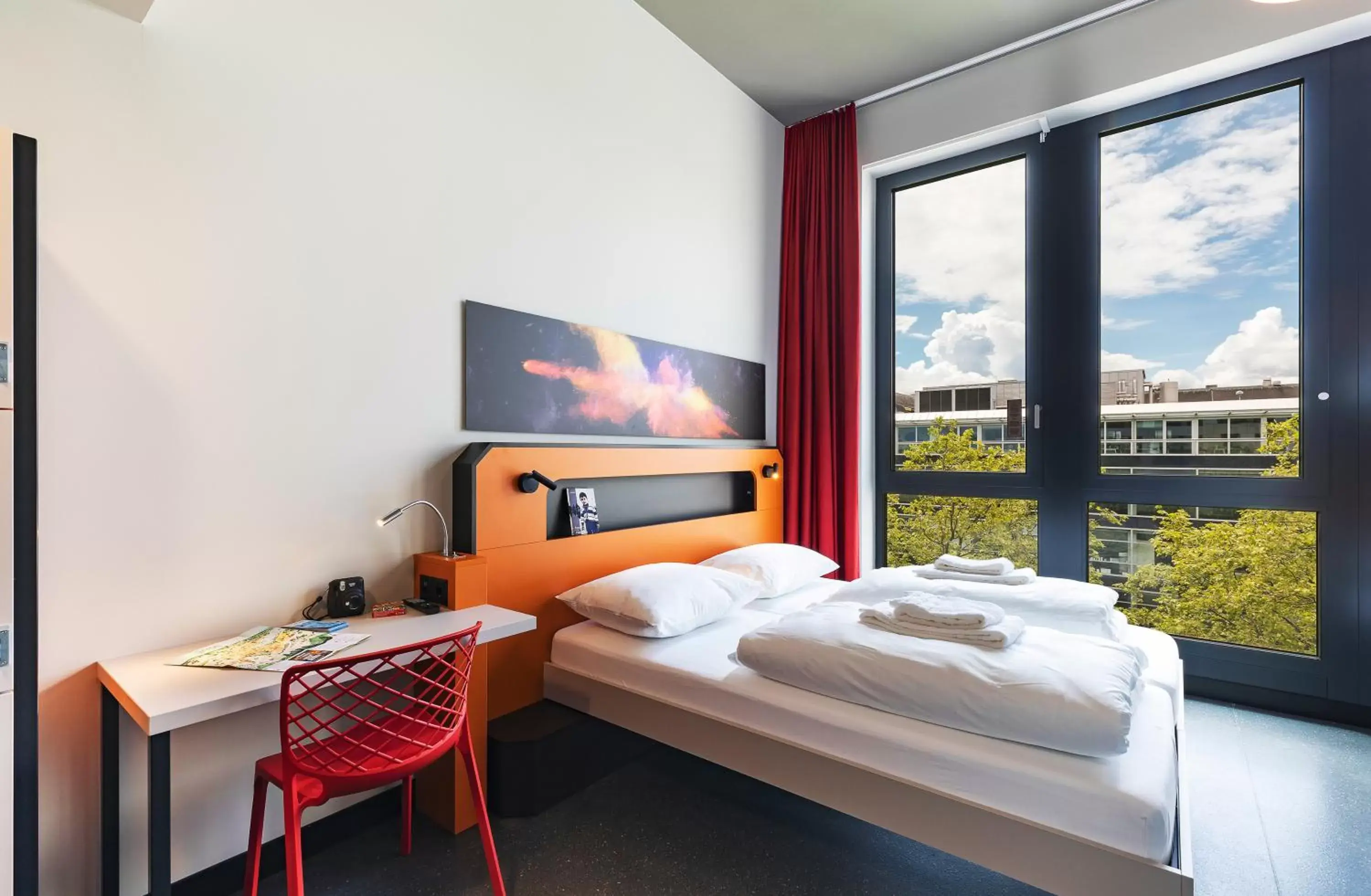 Twin Room in MEININGER Hotel Genève Centre Charmilles Twin Room in MEININGER Hotel Genève Centre Charmilles