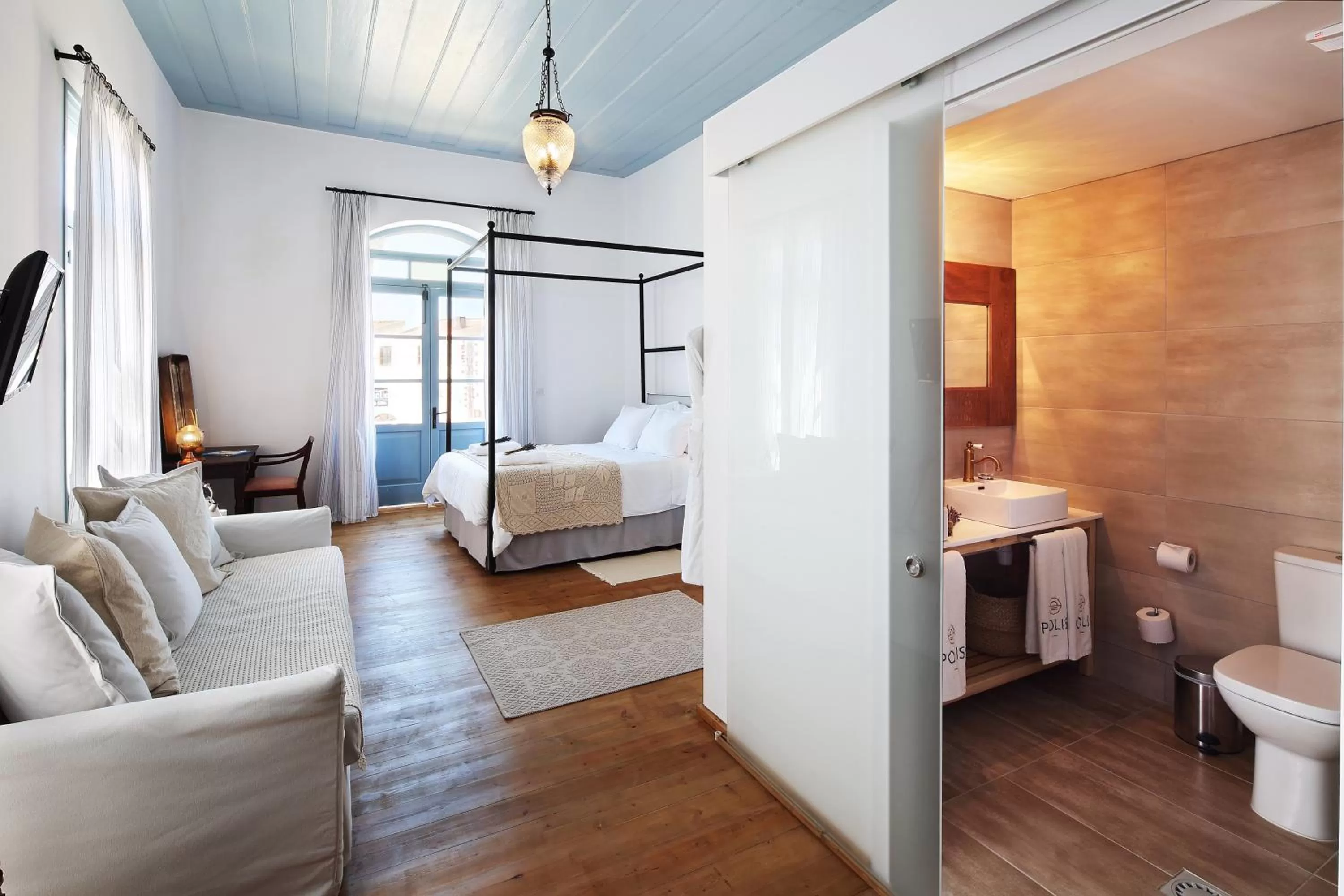 Seating area, Bed in Polis 1907 by Louis Hotels