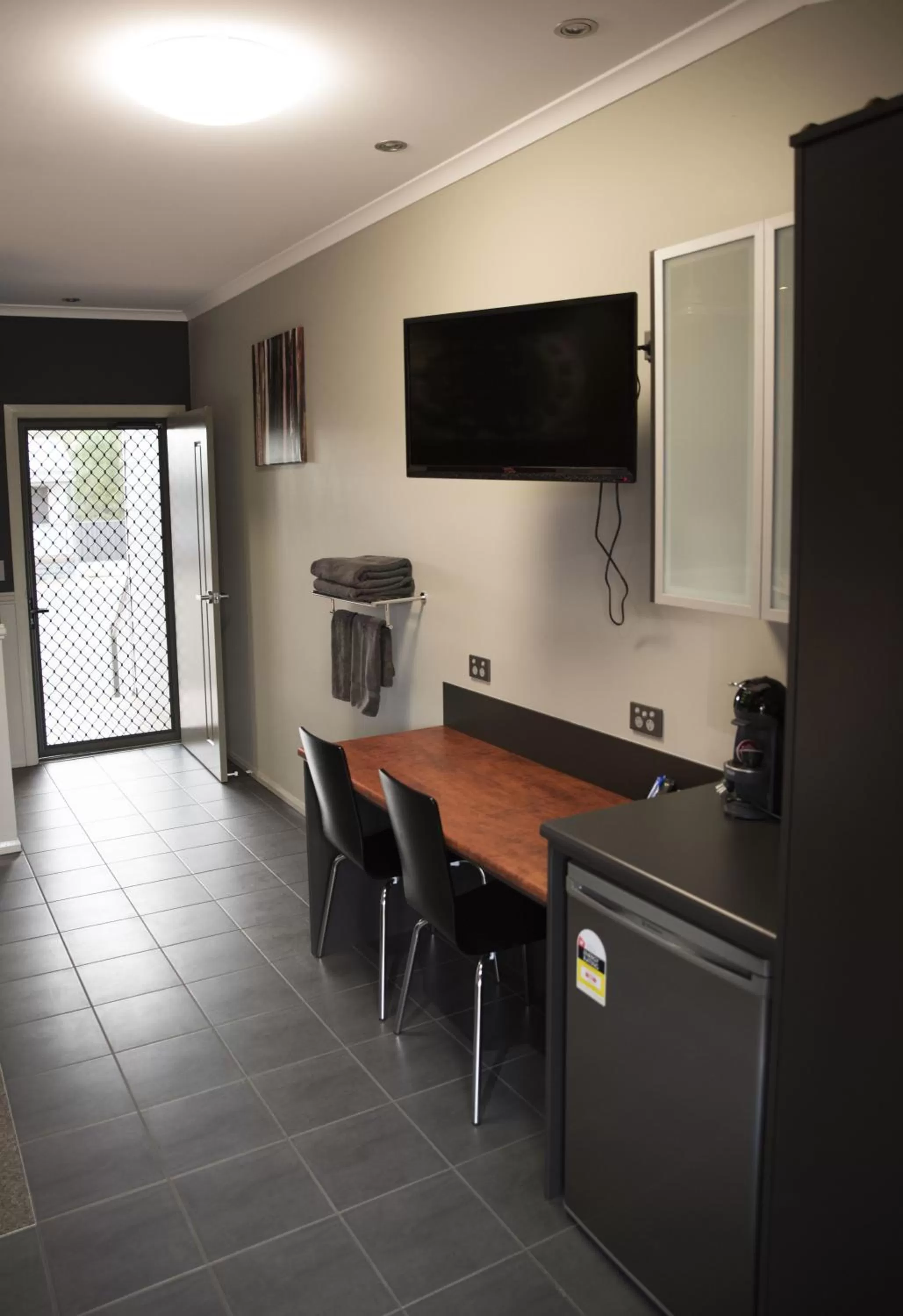 Dining area in The Rocks Motel