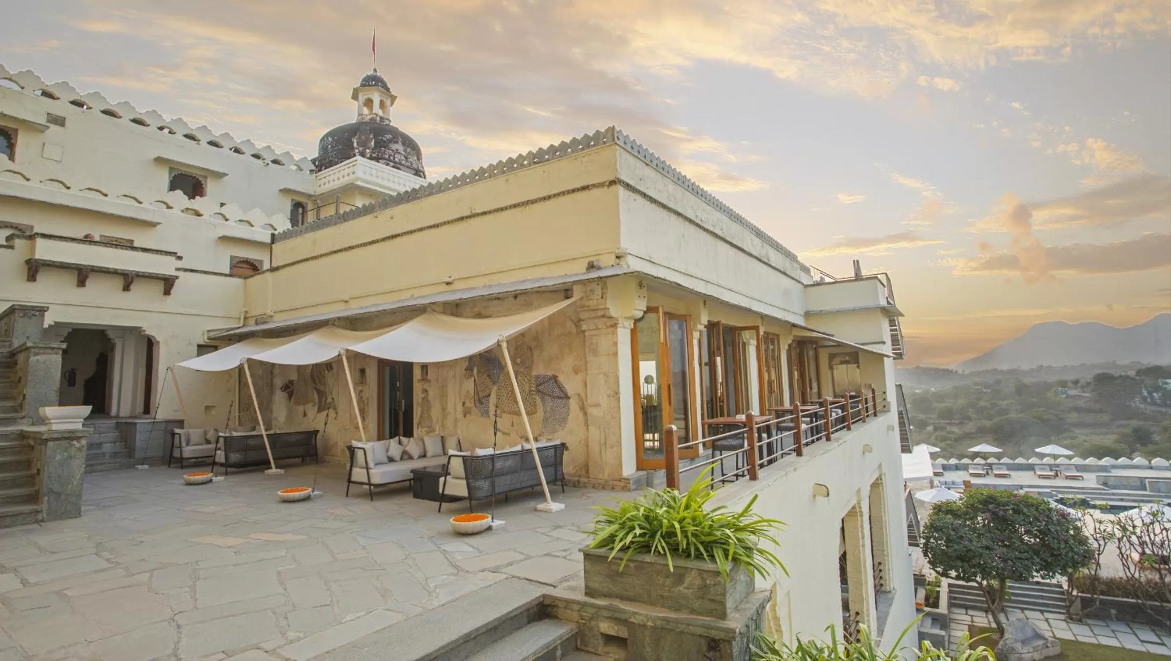 Restaurant/places to eat in RAAS Devigarh