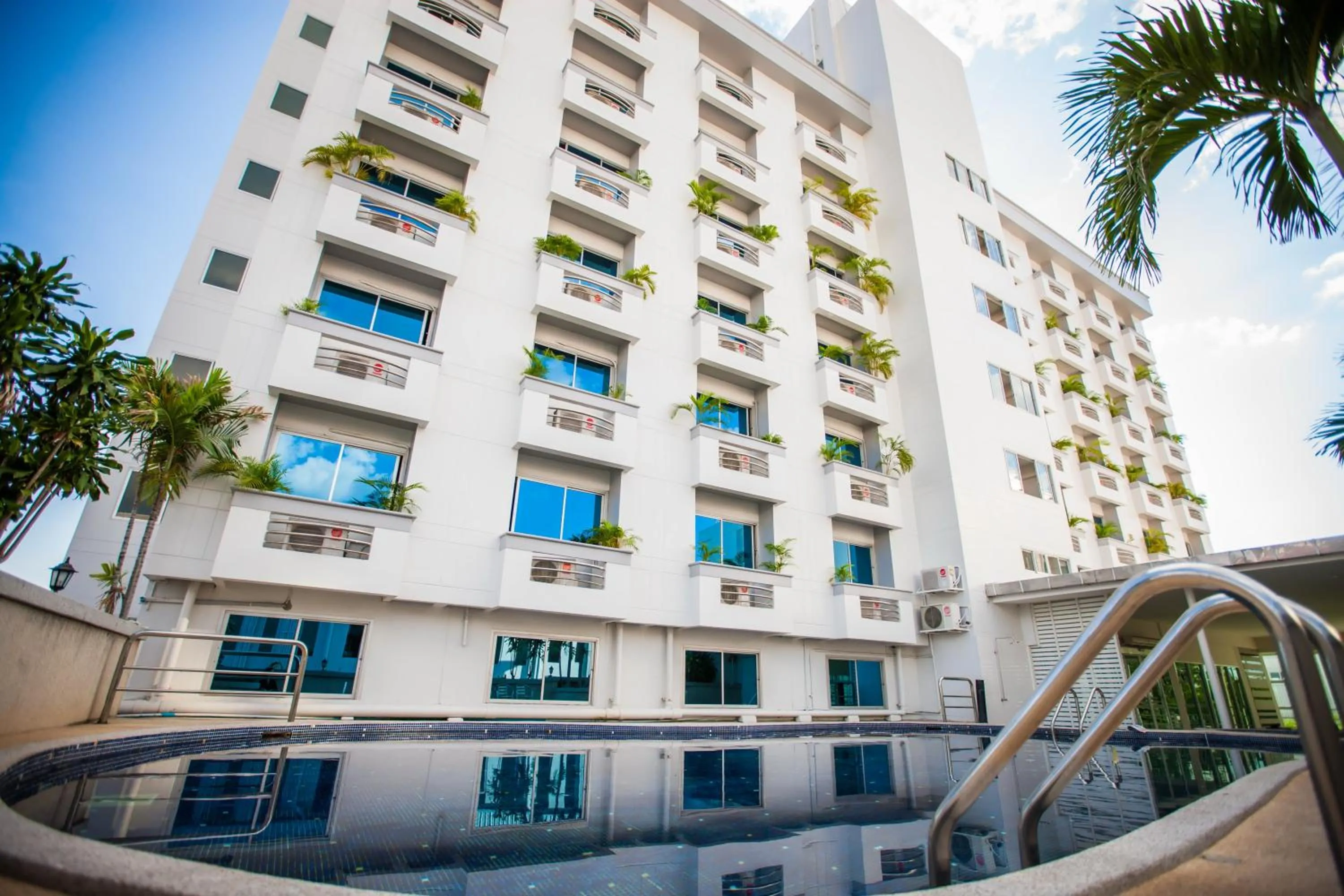 Facade/entrance in Golden City Rayong Hotel