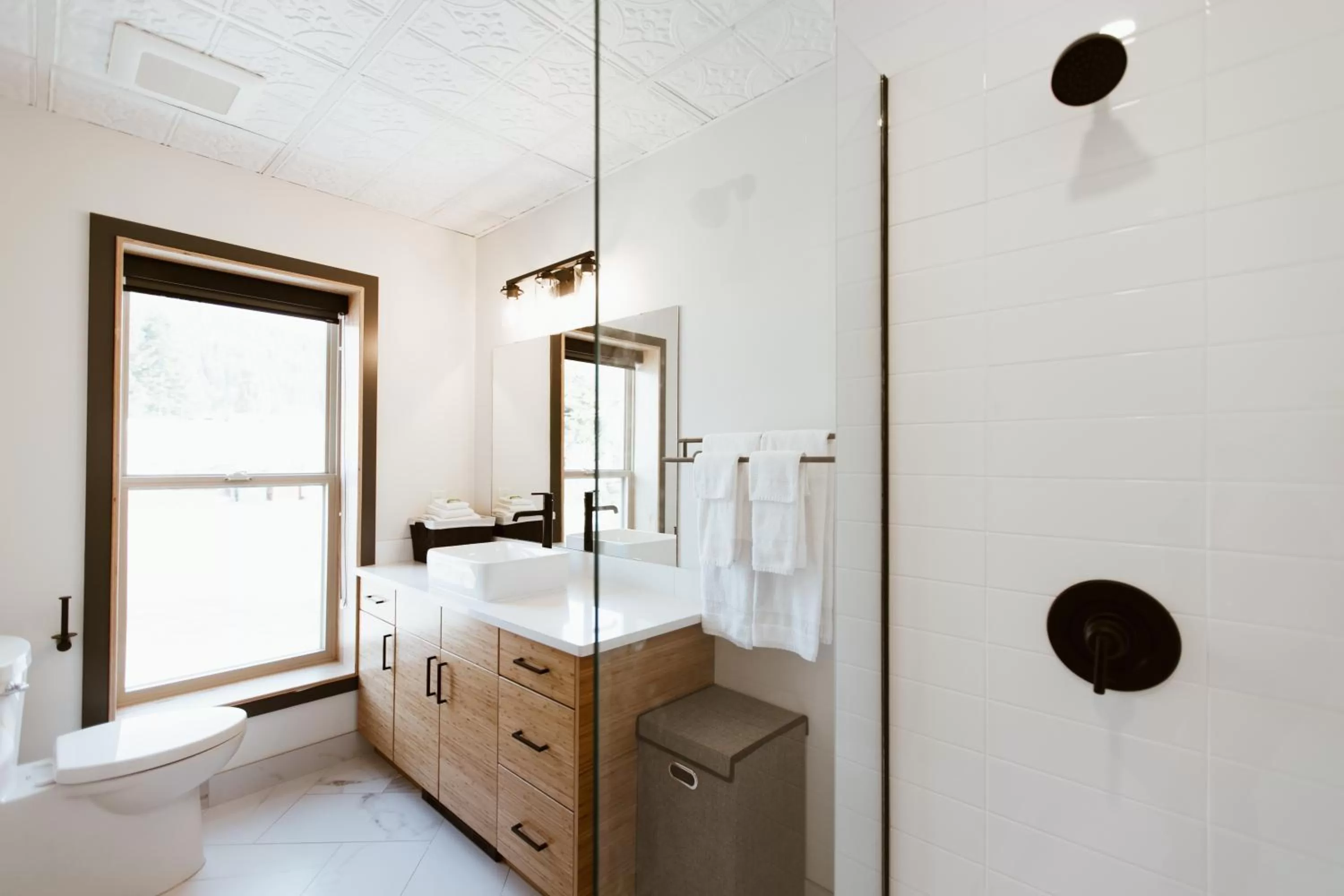 Bathroom in The Flying Steamshovel Inn