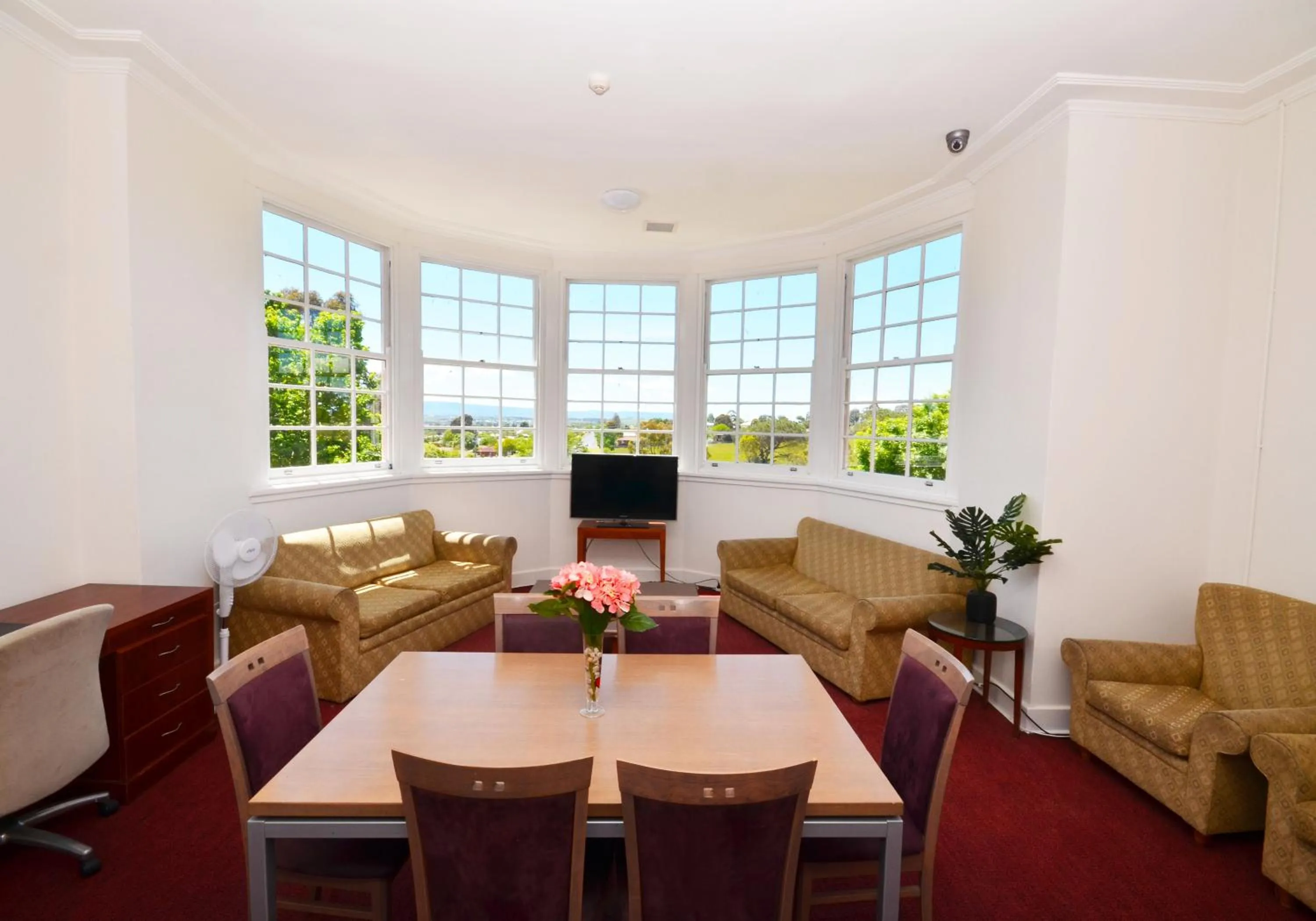 Family Room with Mountain View in The Hallows Accommodation